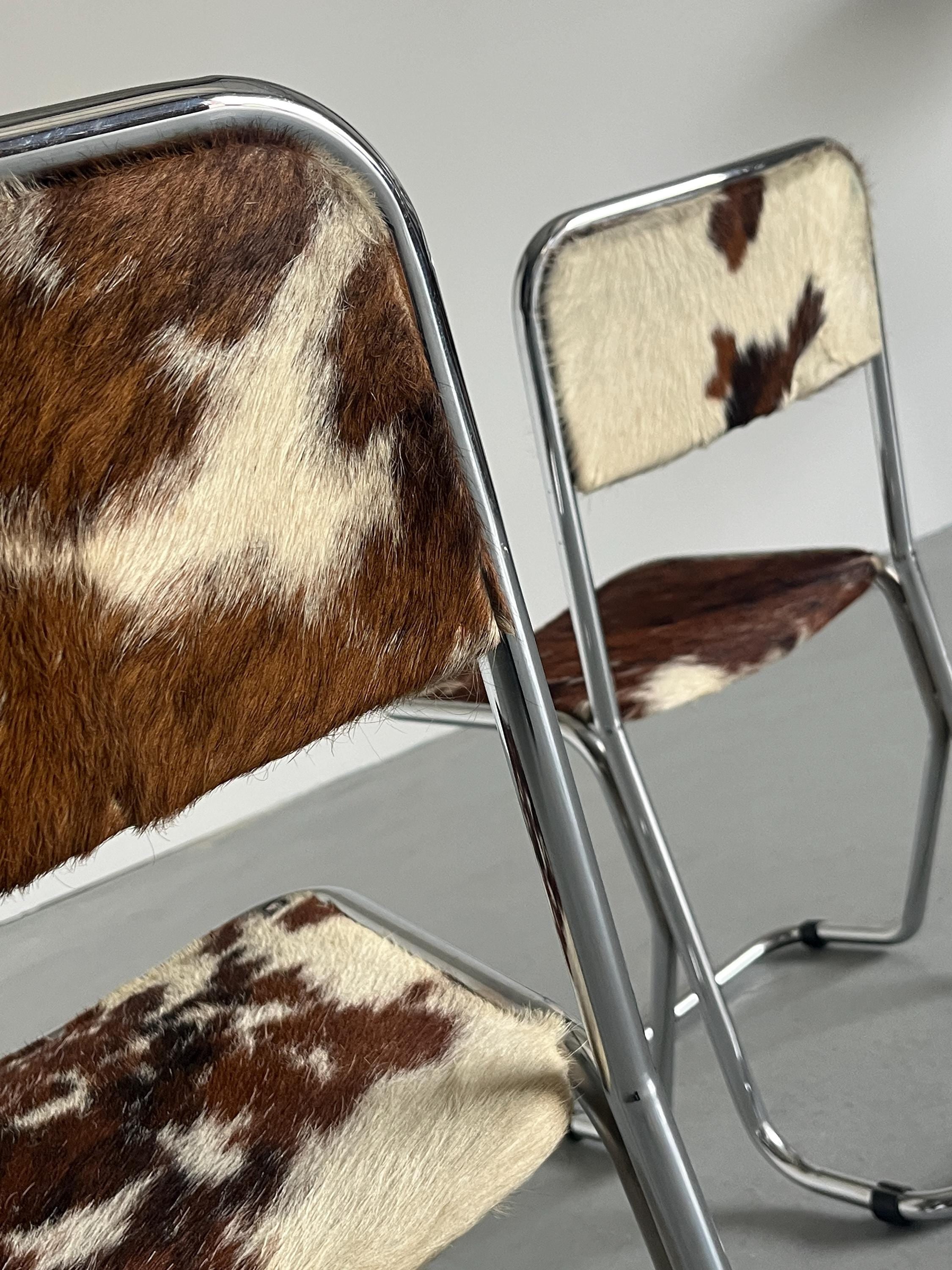 Cantilever Dining Chairs Attributed to Arflex in Cowhide and Chromed Steel