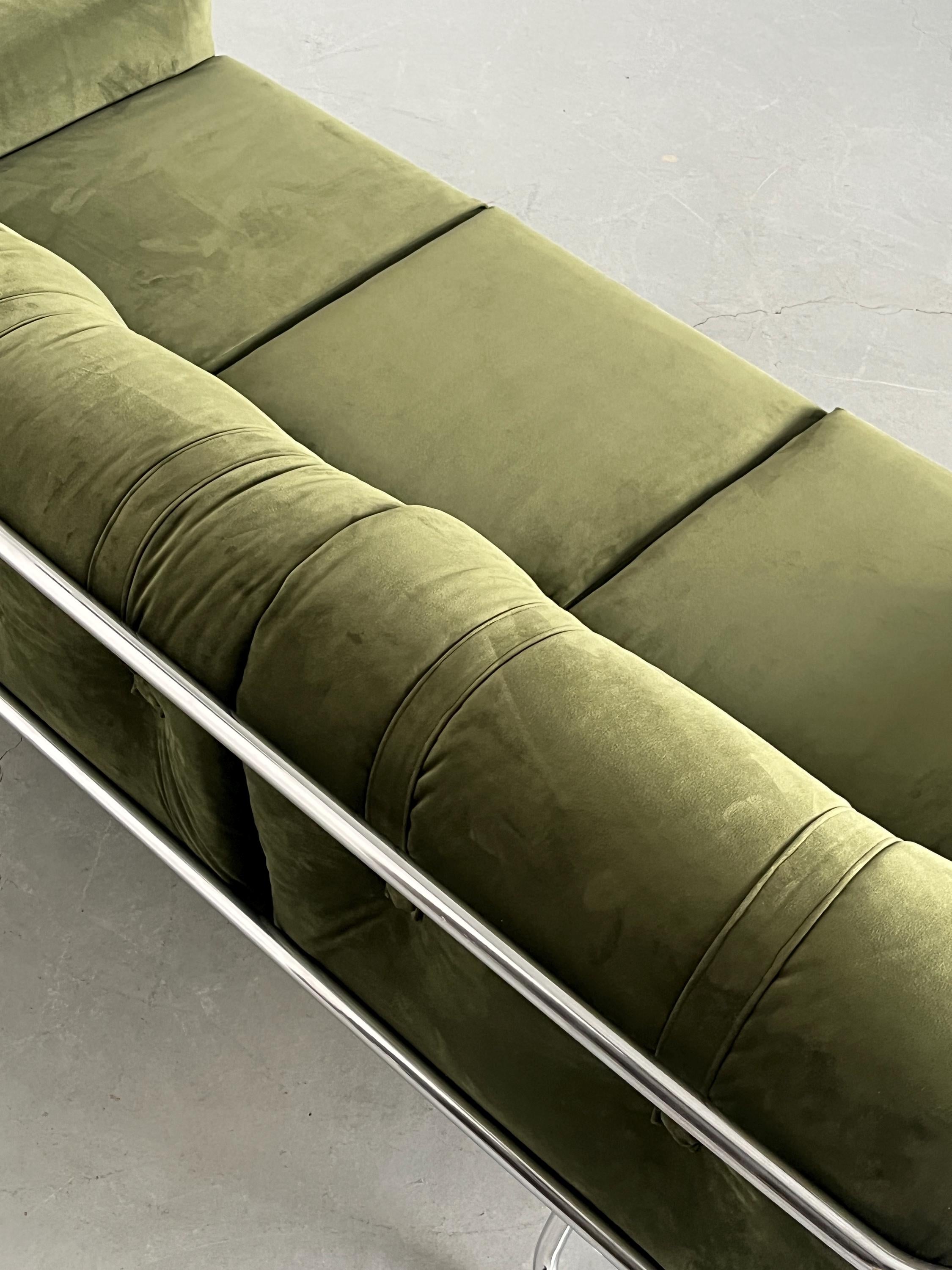 Mid-Century Modern Sofa in Green Velvet and Chromed Tubular Steel