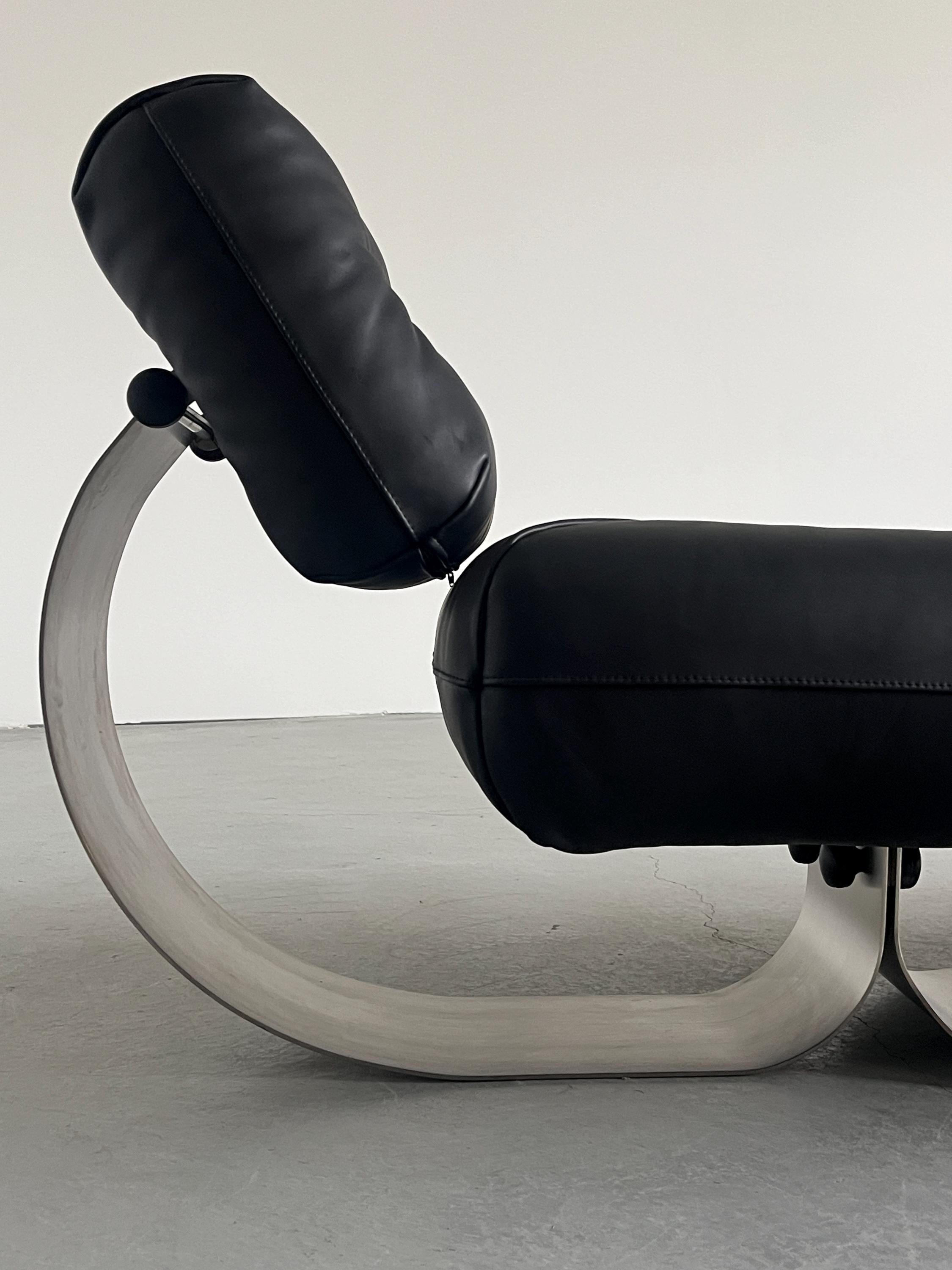 Oscar Niemeyer ‘Alta’ Lounge Chair & Ottoman for Mobilier International, 1971