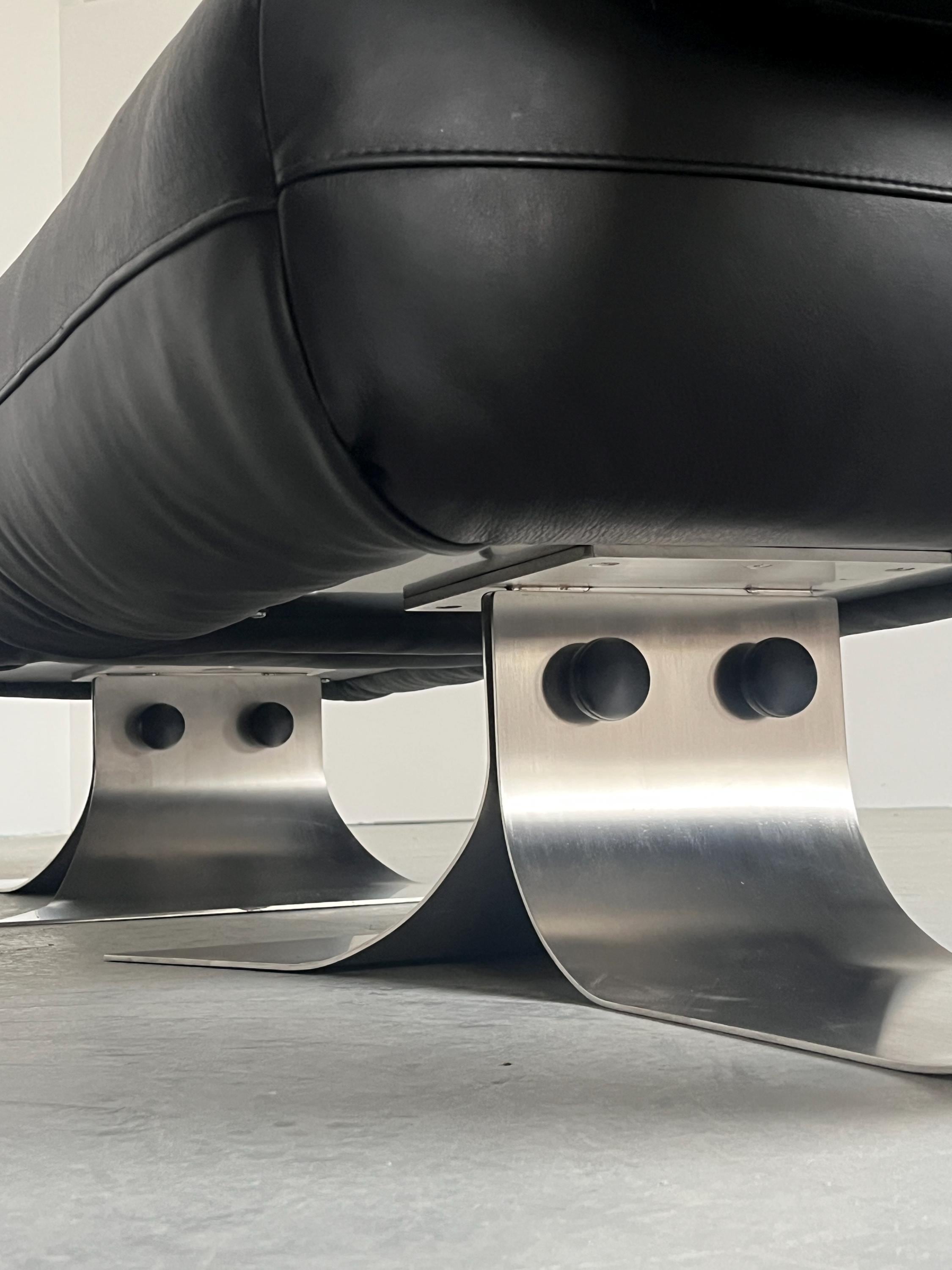 Oscar Niemeyer ‘Alta’ Lounge Chair & Ottoman for Mobilier International, 1971