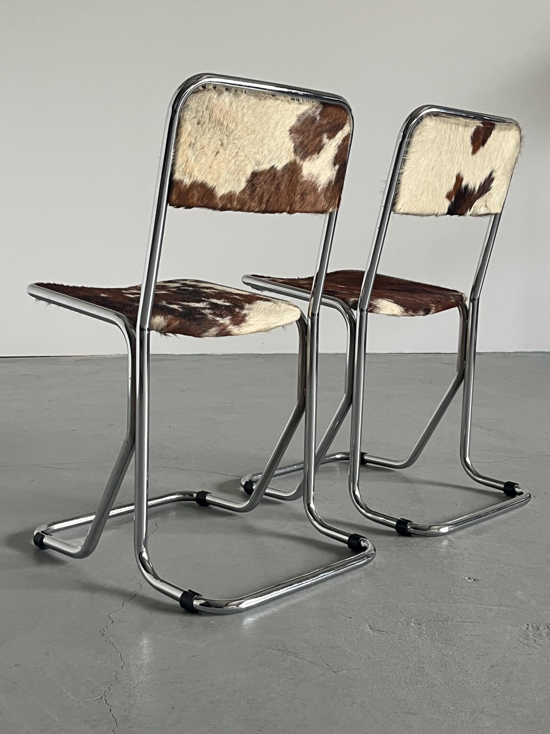 Cantilever Dining Chairs Attributed to Arflex in Cowhide and Chromed Steel