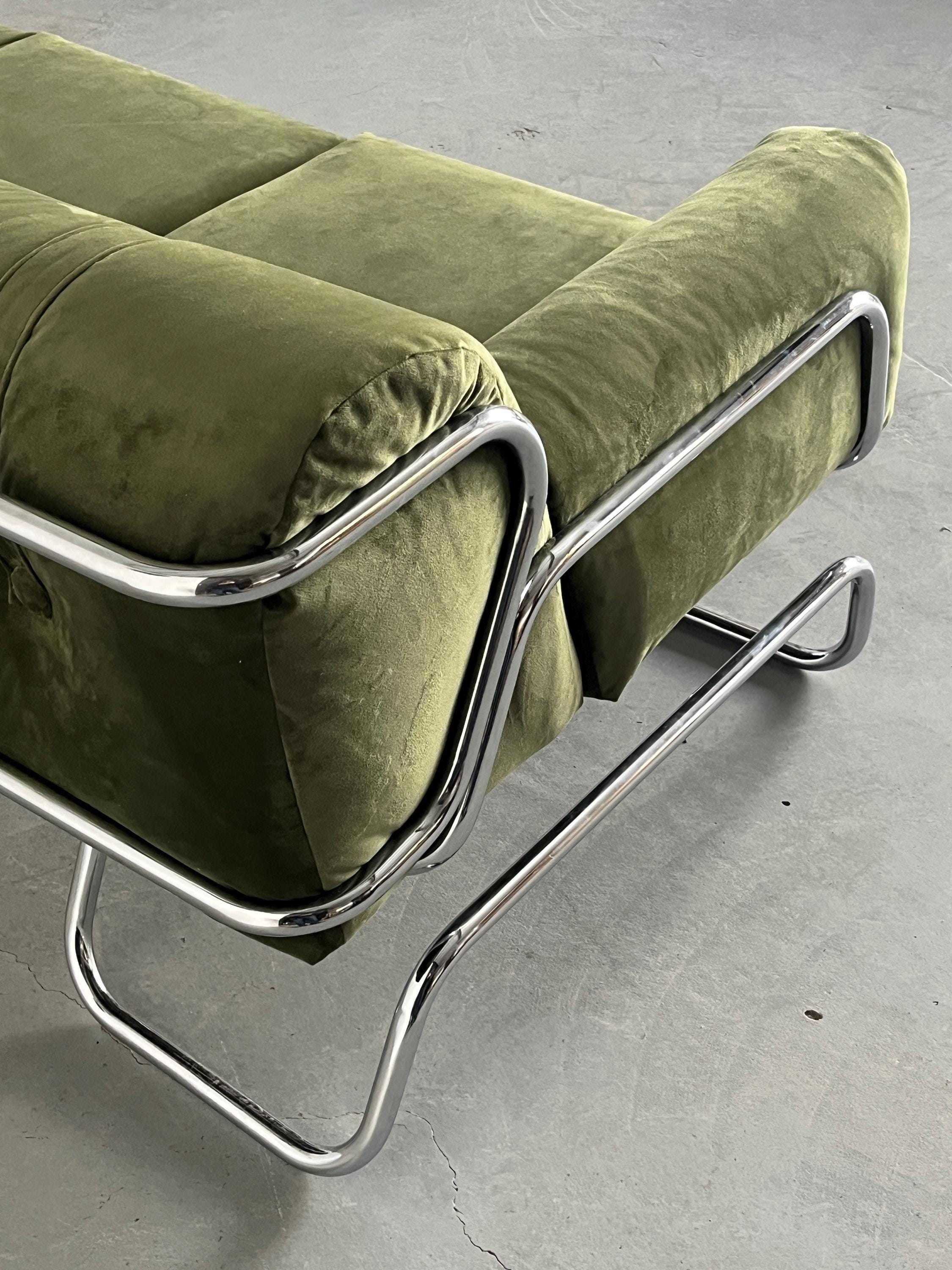 Mid-Century Modern Sofa in Green Velvet and Chromed Tubular Steel