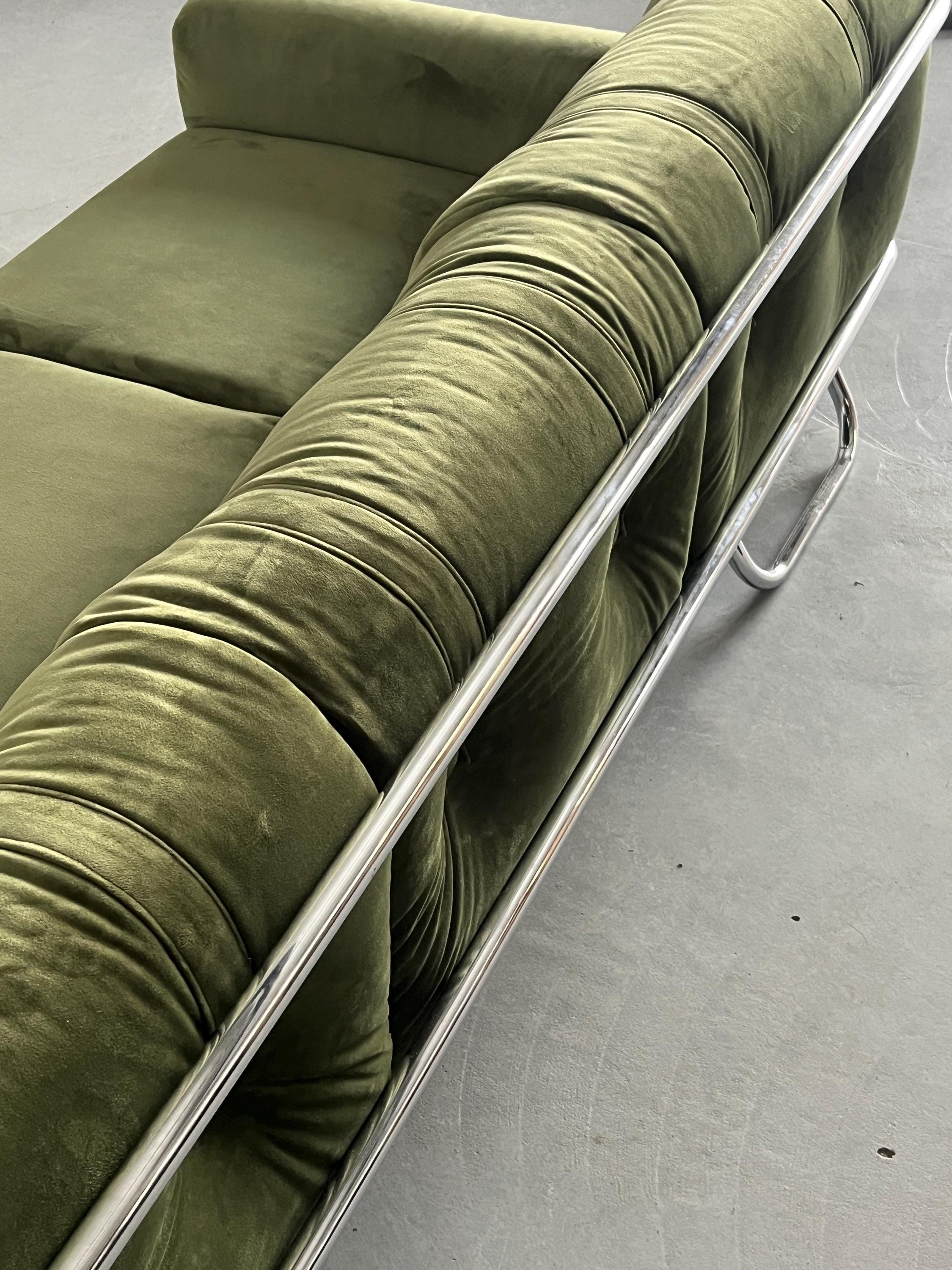 Mid-Century Modern Sofa in Green Velvet and Chromed Tubular Steel