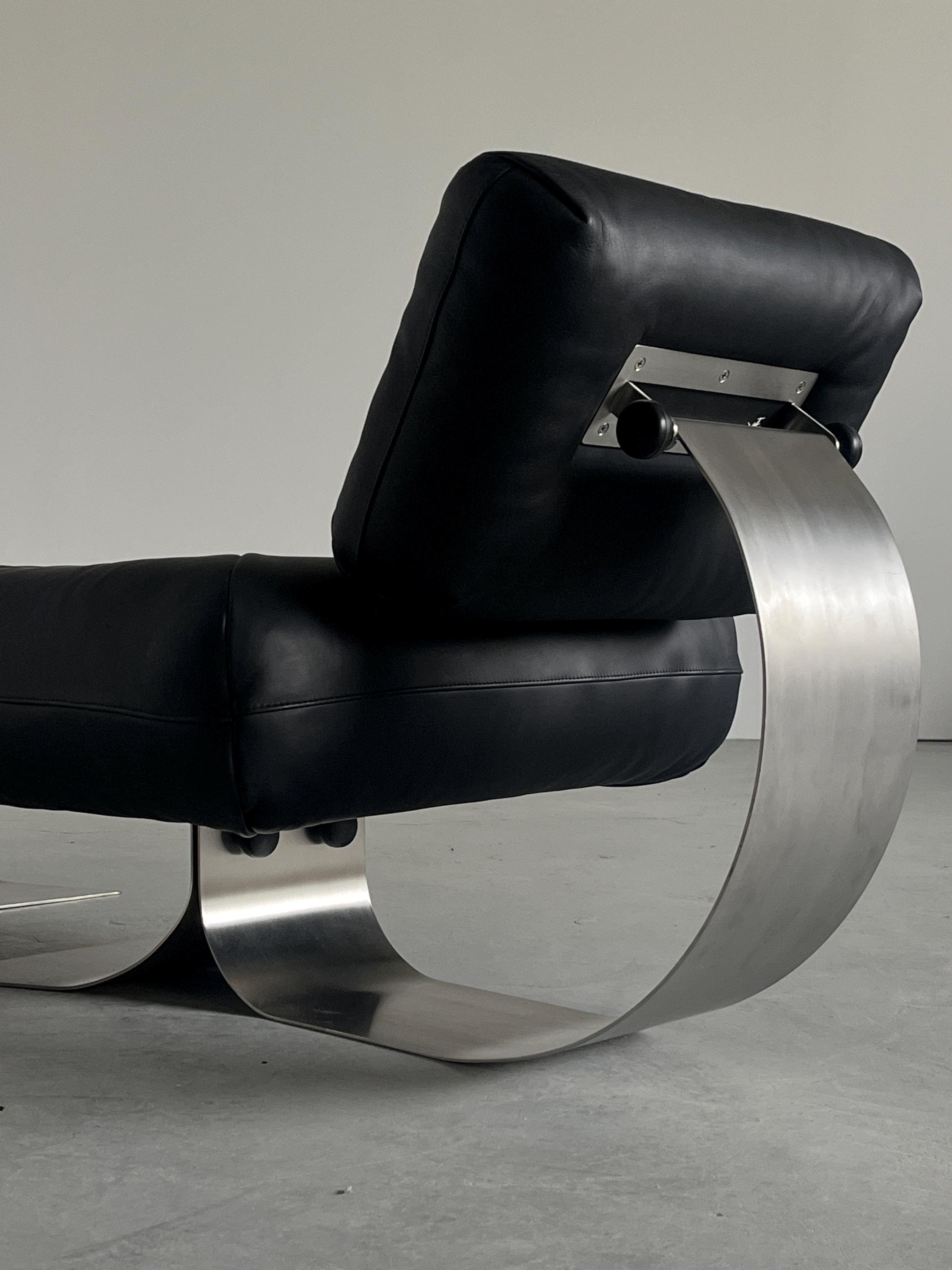 Oscar Niemeyer ‘Alta’ Lounge Chair & Ottoman for Mobilier International, 1971