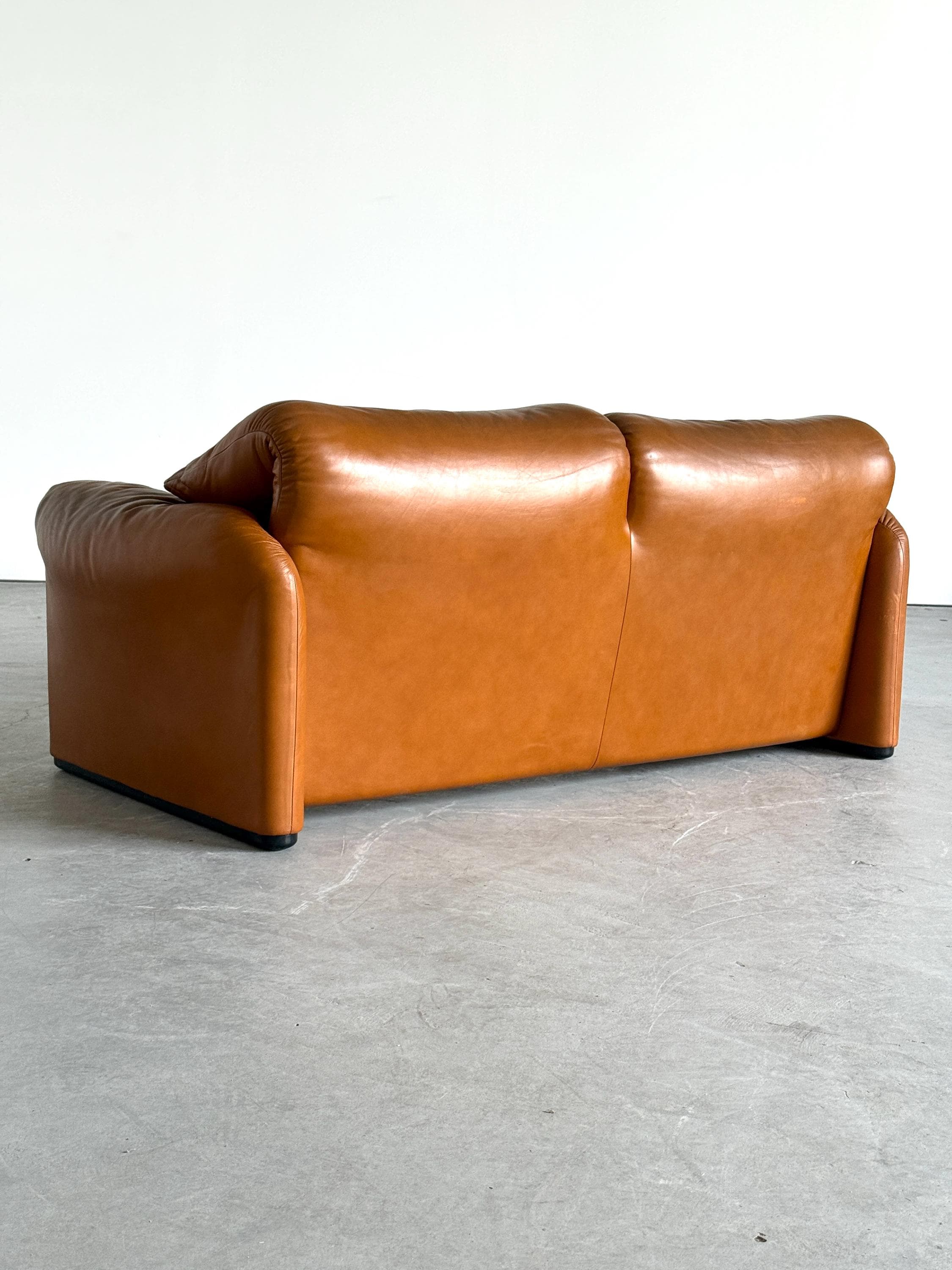 'Maralunga' Two-seater Sofa by Vico Magistretti for Cassina