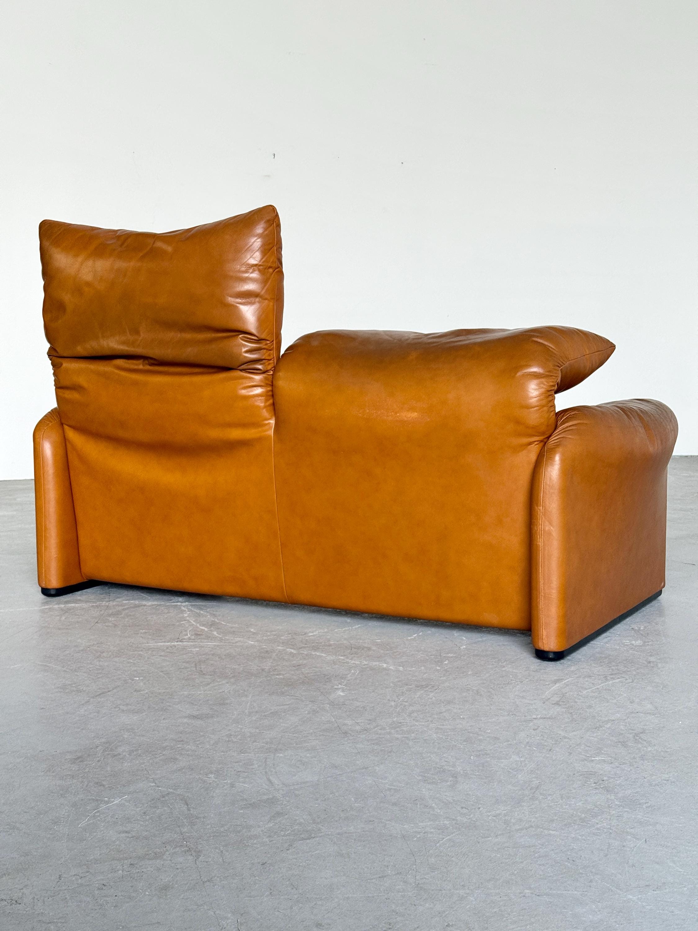 'Maralunga' Two-seater Sofa by Vico Magistretti for Cassina