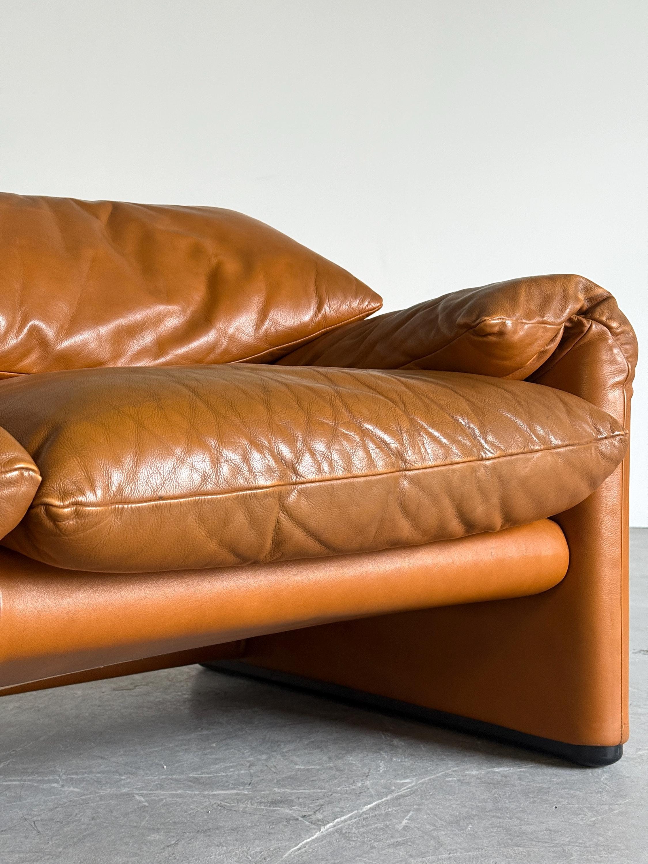 'Maralunga' Two-seater Sofa by Vico Magistretti for Cassina
