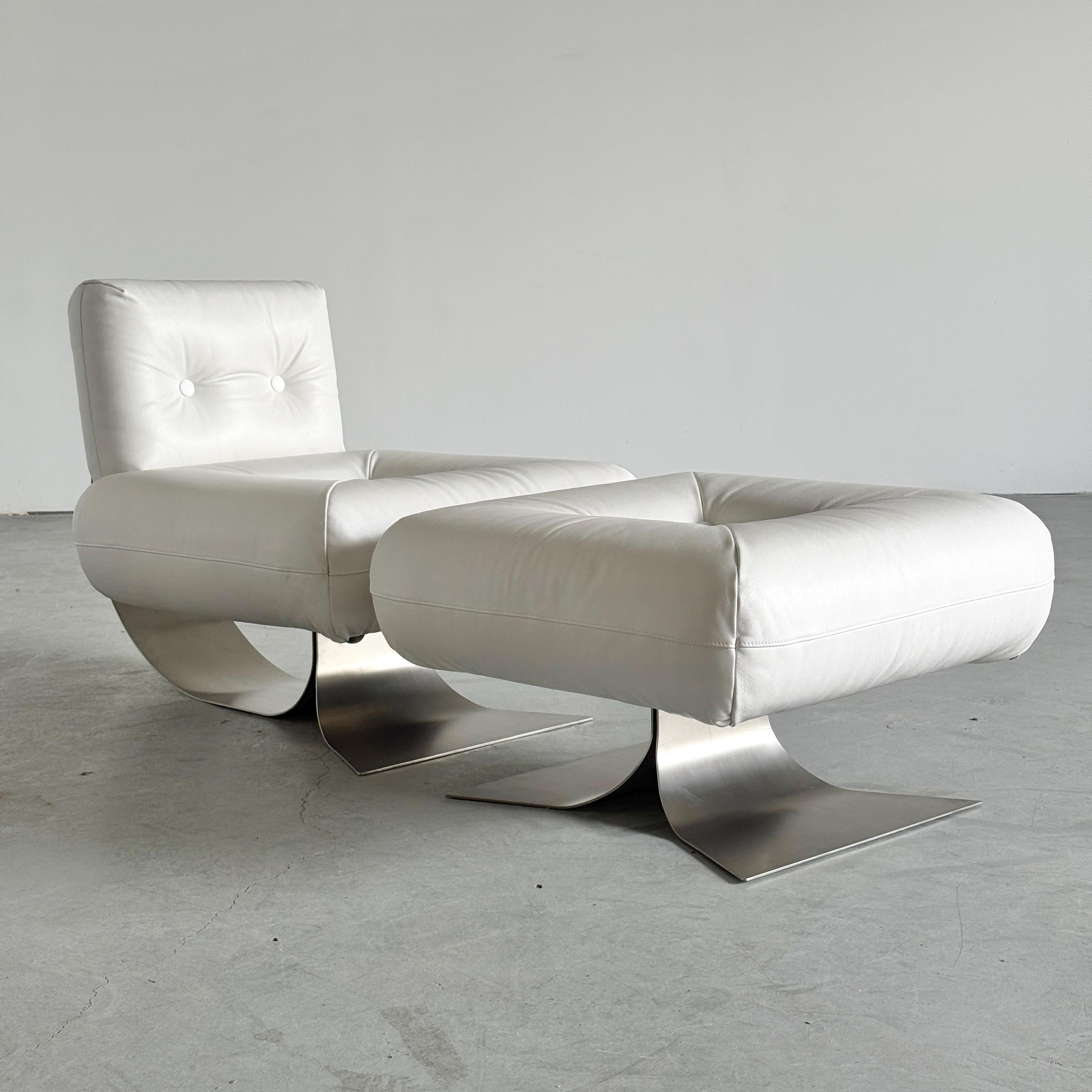 Oscar Niemeyer ‘Alta’ Lounge Chair & Ottoman for Mobilier International, White Leather, 1971 France