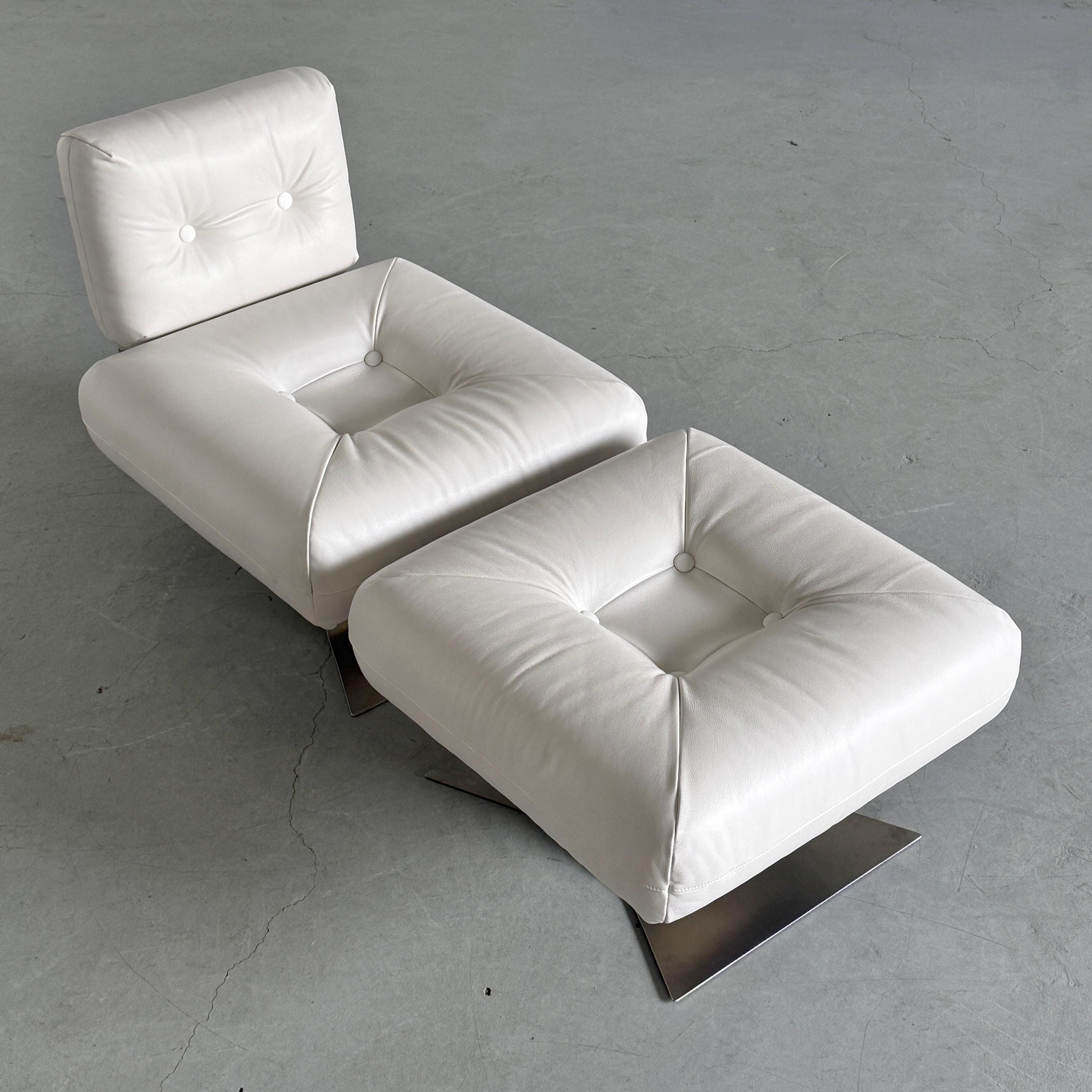 Oscar Niemeyer ‘Alta’ Lounge Chair & Ottoman for Mobilier International, White Leather, 1971 France