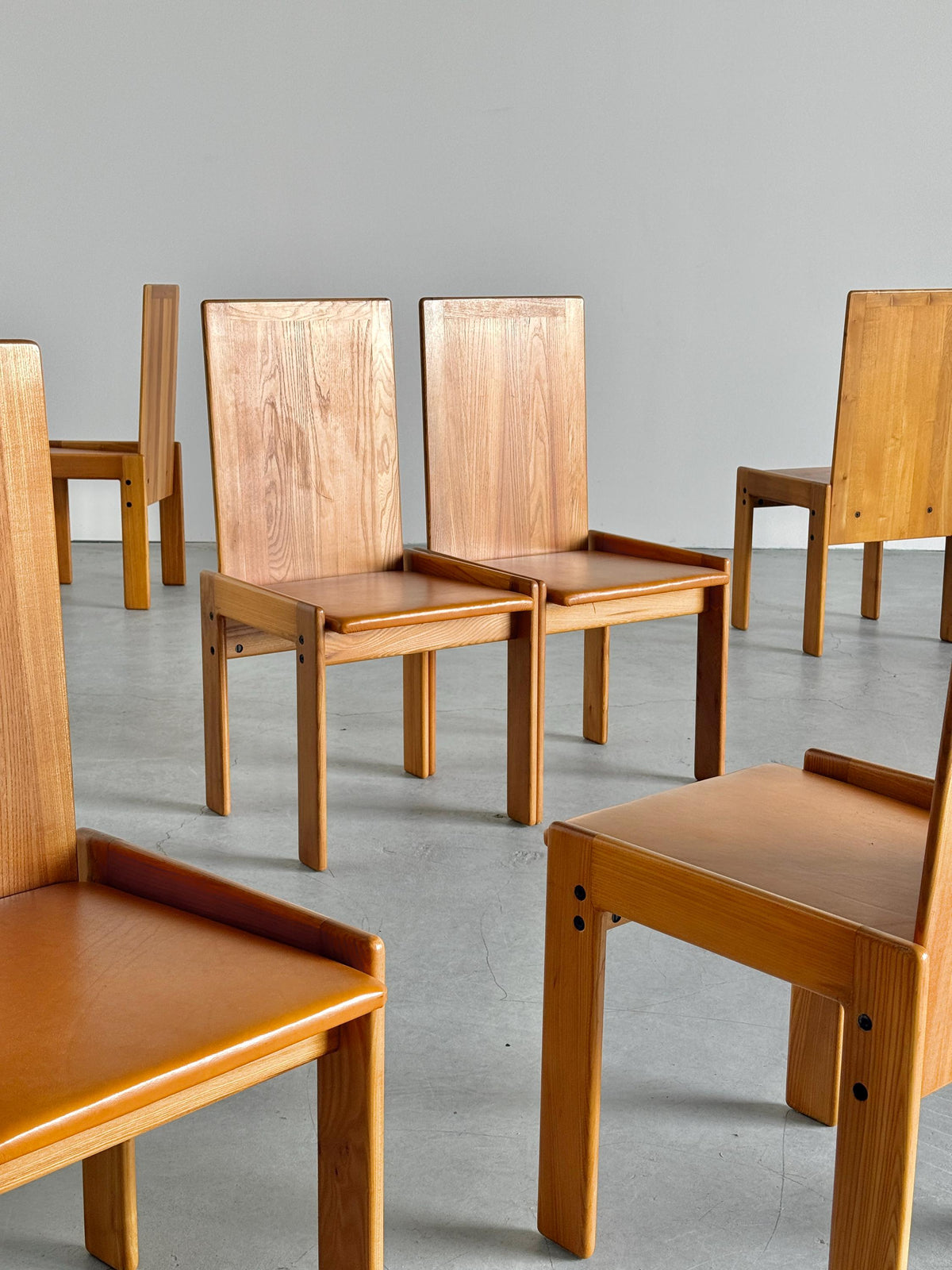 Elegant Dining Chairs in Elm and Leather