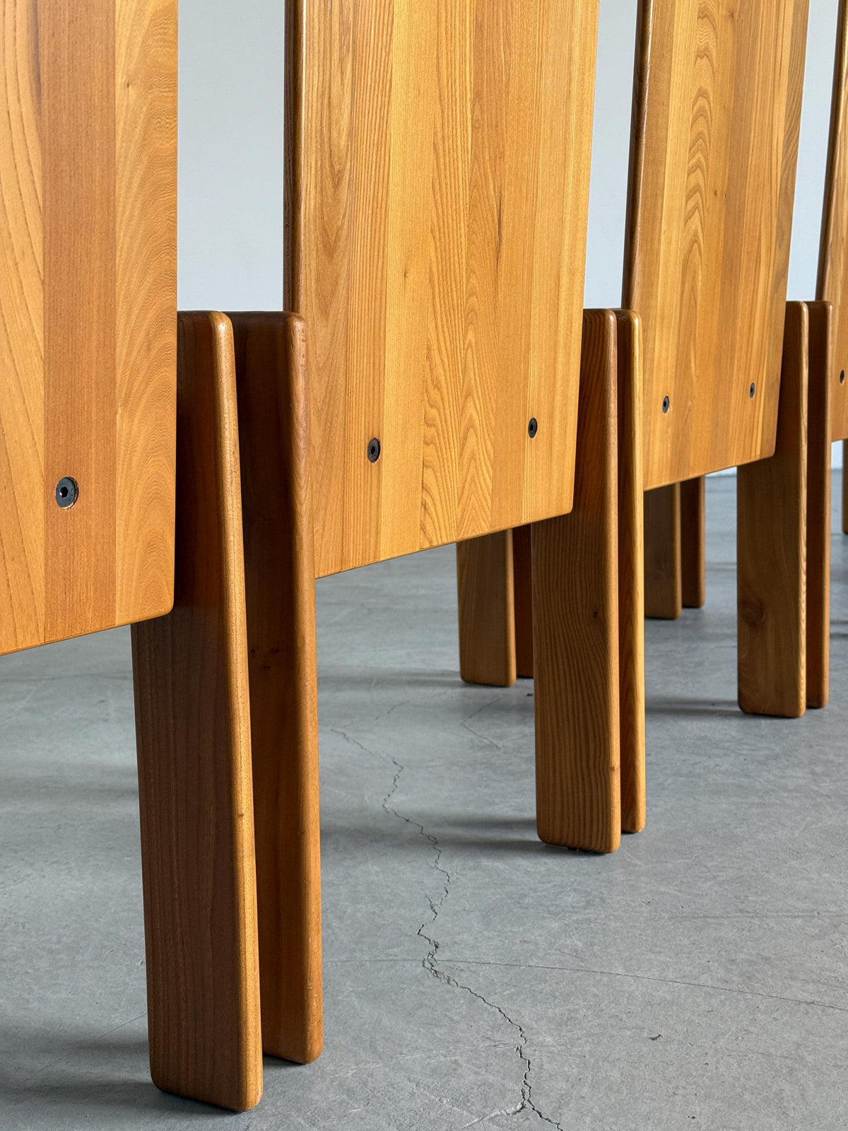 Elegant Dining Chairs in Elm and Leather