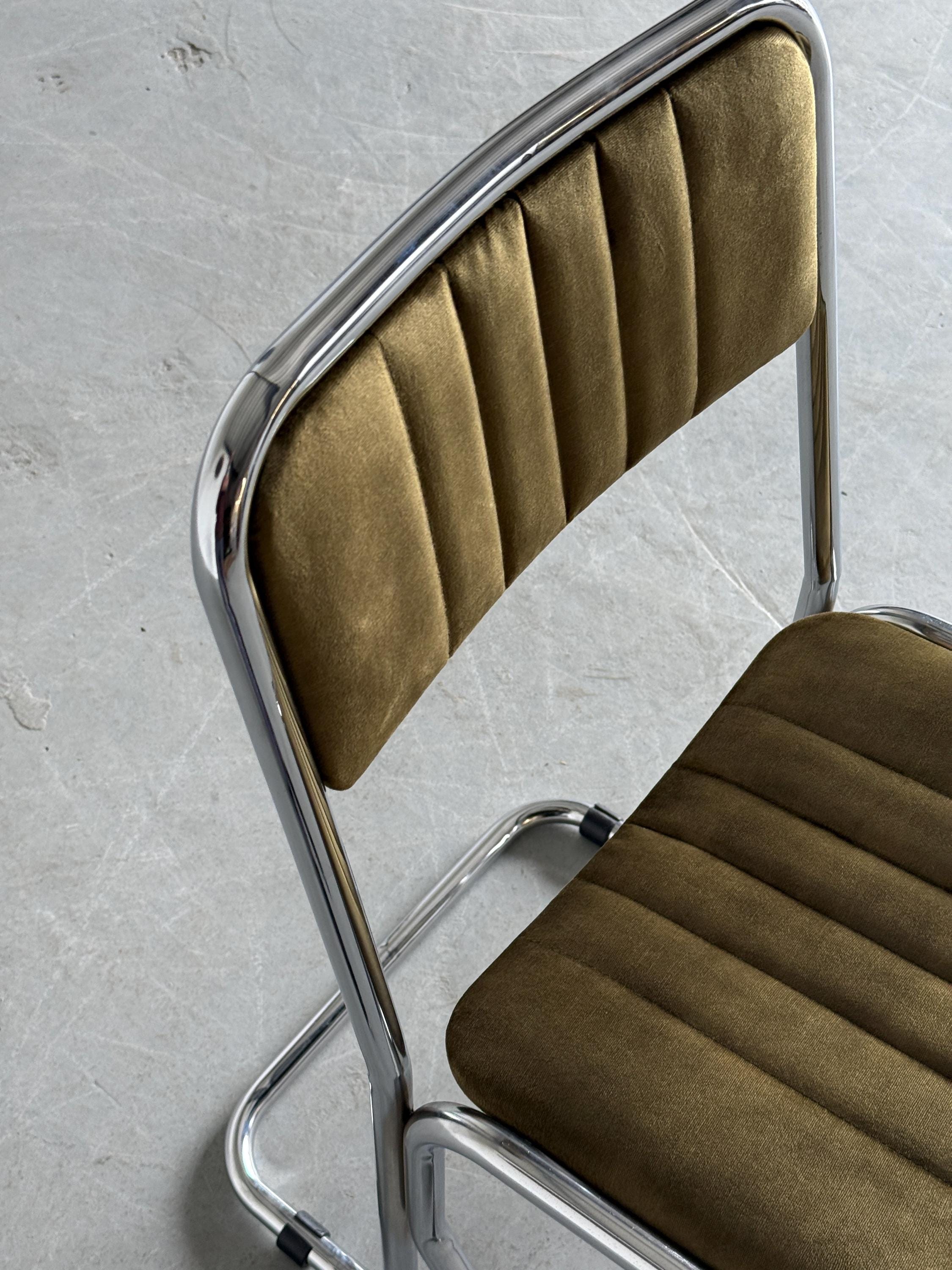 Cantilever Chair in Dark Green Velvet Upholstery