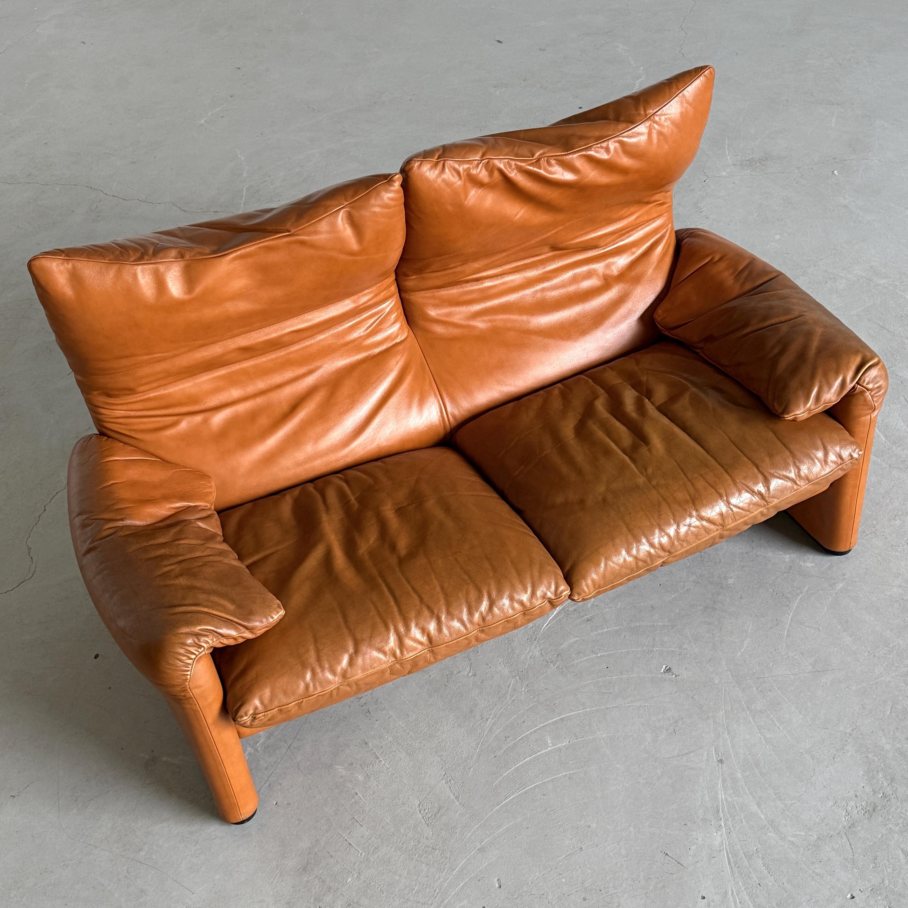 'Maralunga' Two-seater Sofa by Vico Magistretti for Cassina