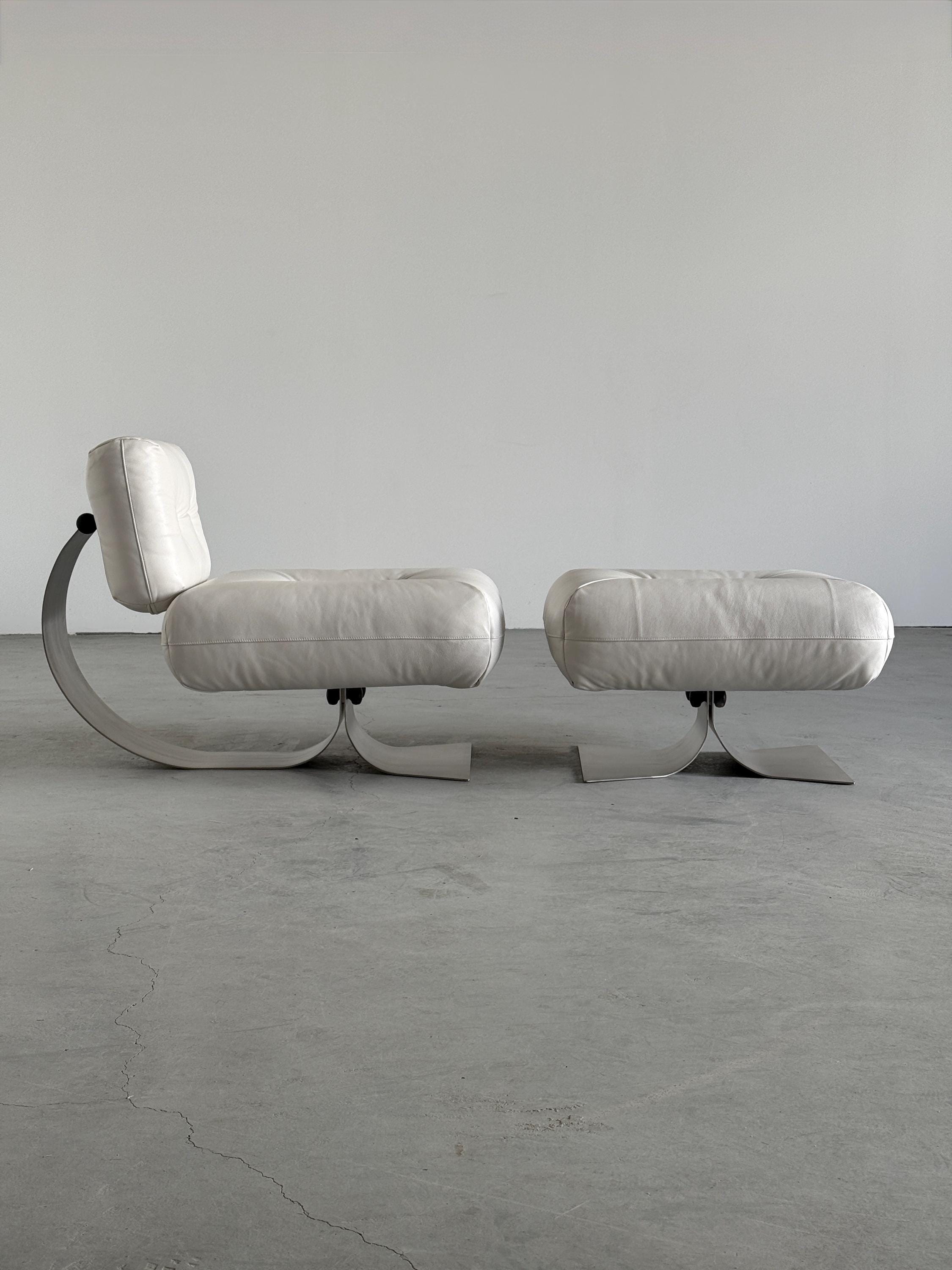 Oscar Niemeyer ‘Alta’ Lounge Chair & Ottoman