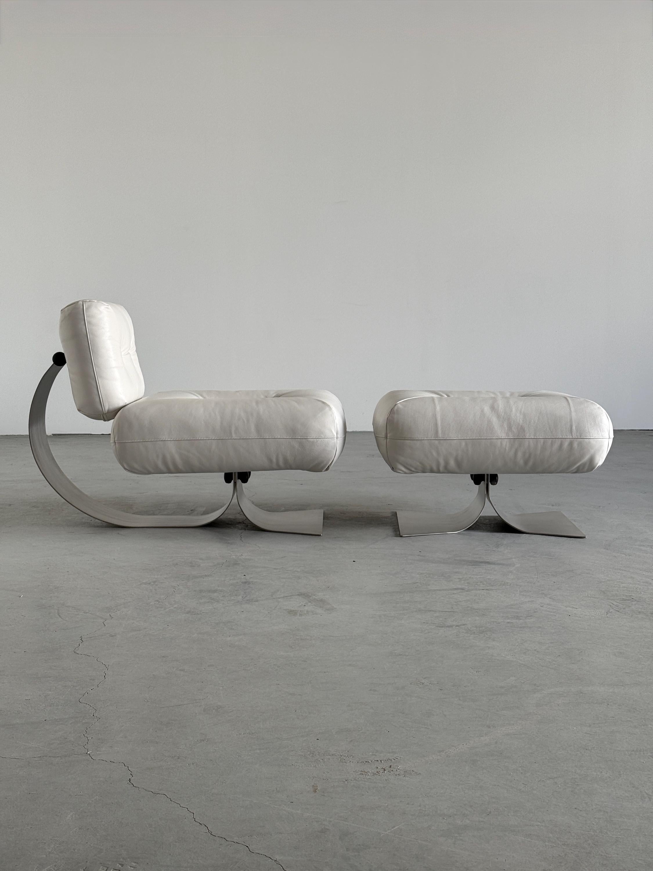 Oscar Niemeyer ‘Alta’ Lounge Chair & Ottoman for Mobilier International, White Leather, 1971 France
