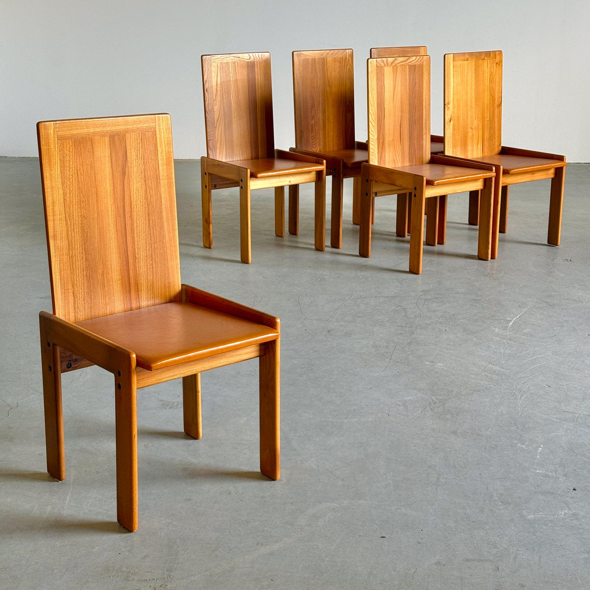 Elegant Dining Chairs in Elm and Leather