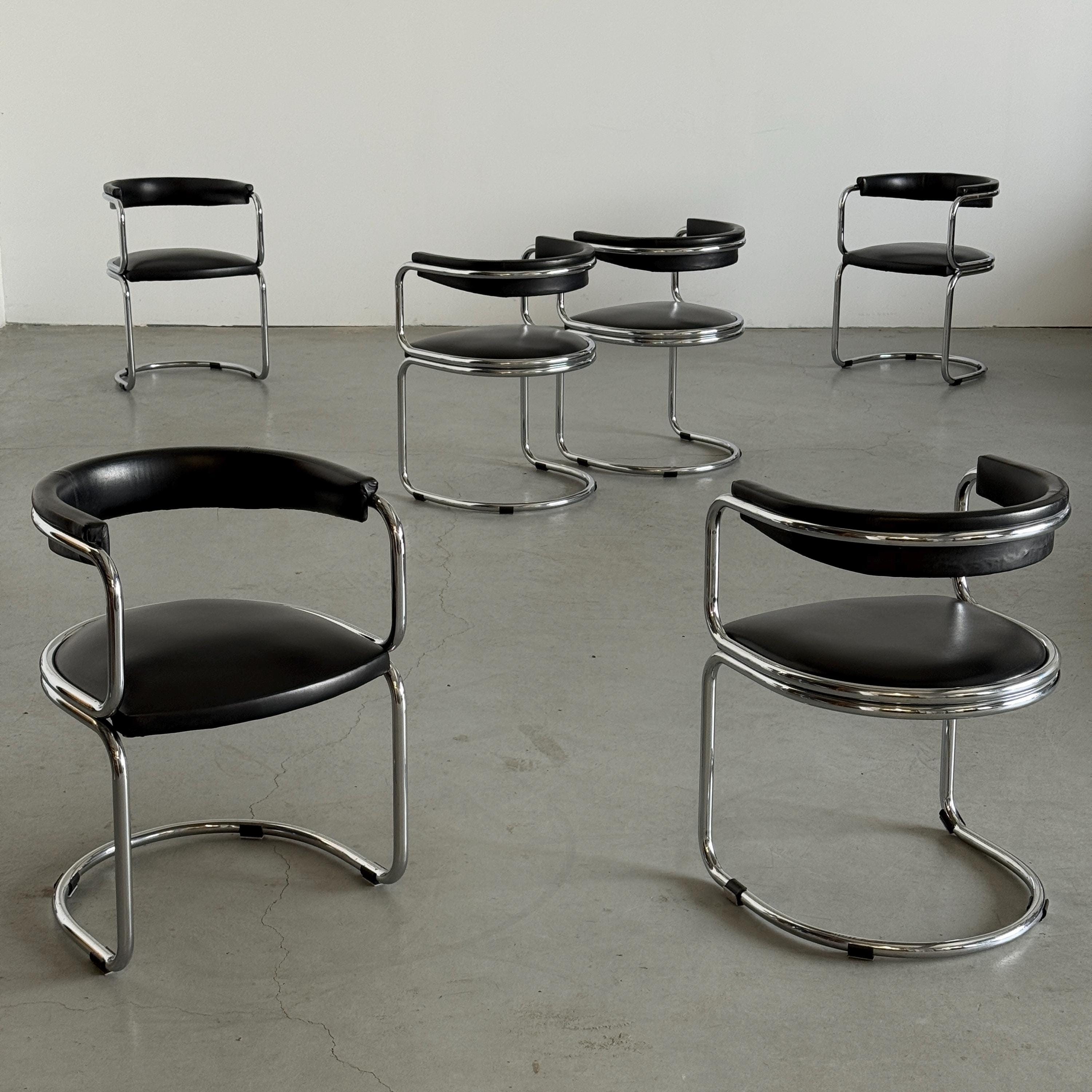 Cantilever Armchairs in the Style of Giotto Stoppino