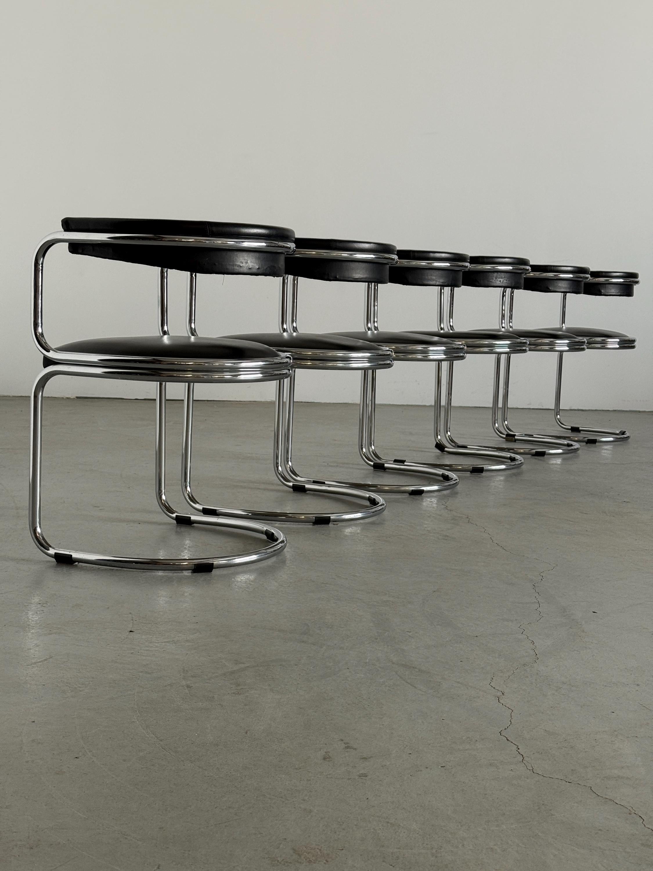 Cantilever Armchairs in the Style of Giotto Stoppino