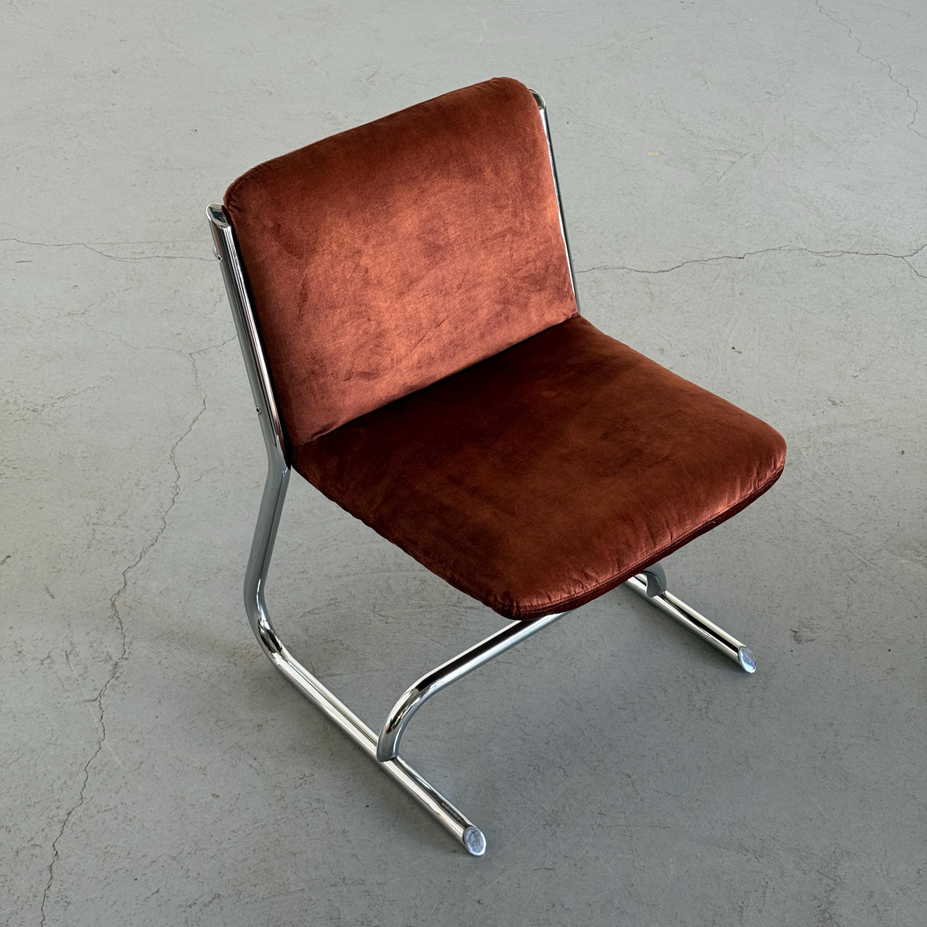 ‘Clematis’ Cantilever Chair by Dado Industrial Design