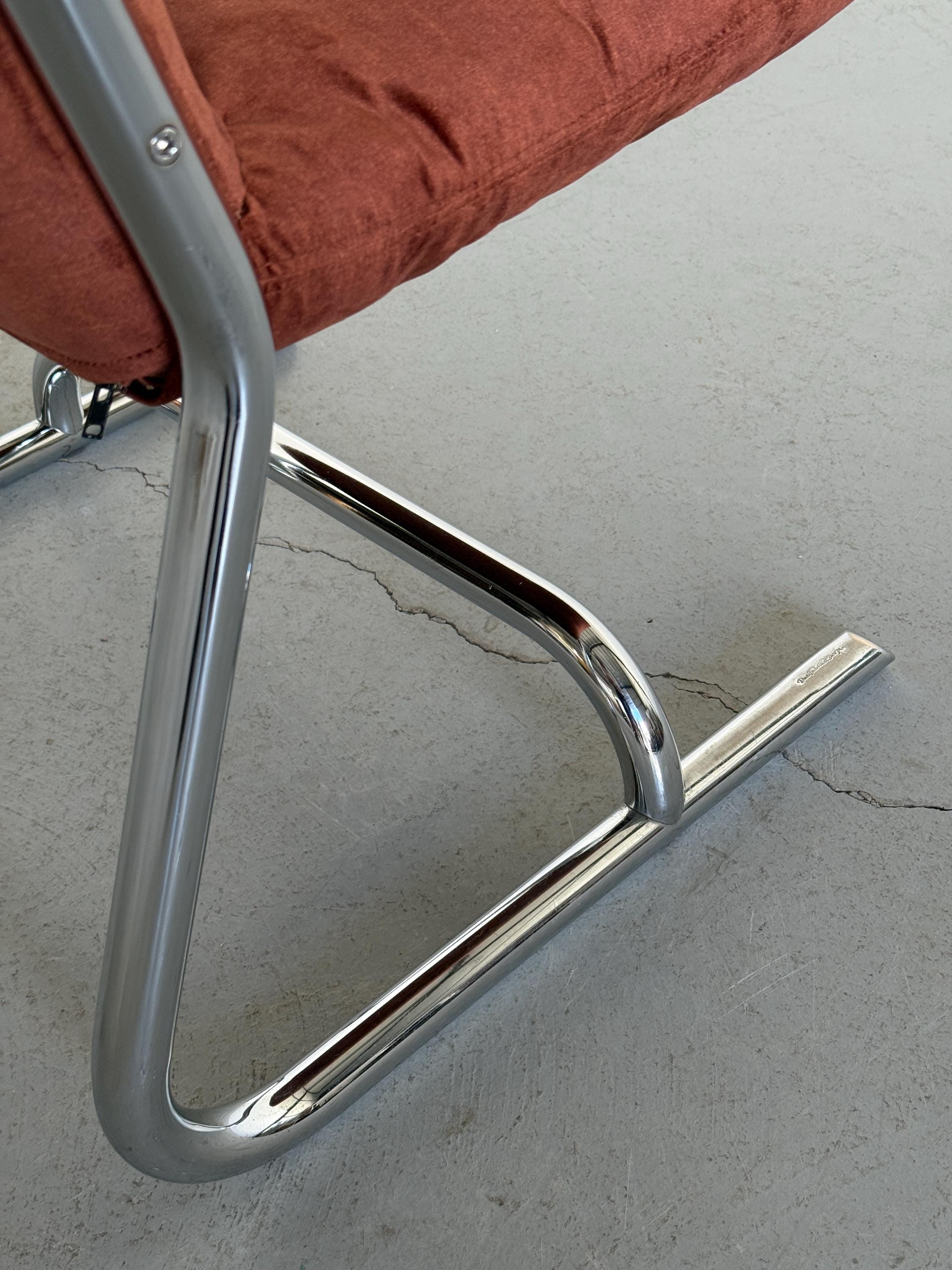 ‘Clematis’ Cantilever Chair by Dado Industrial Design