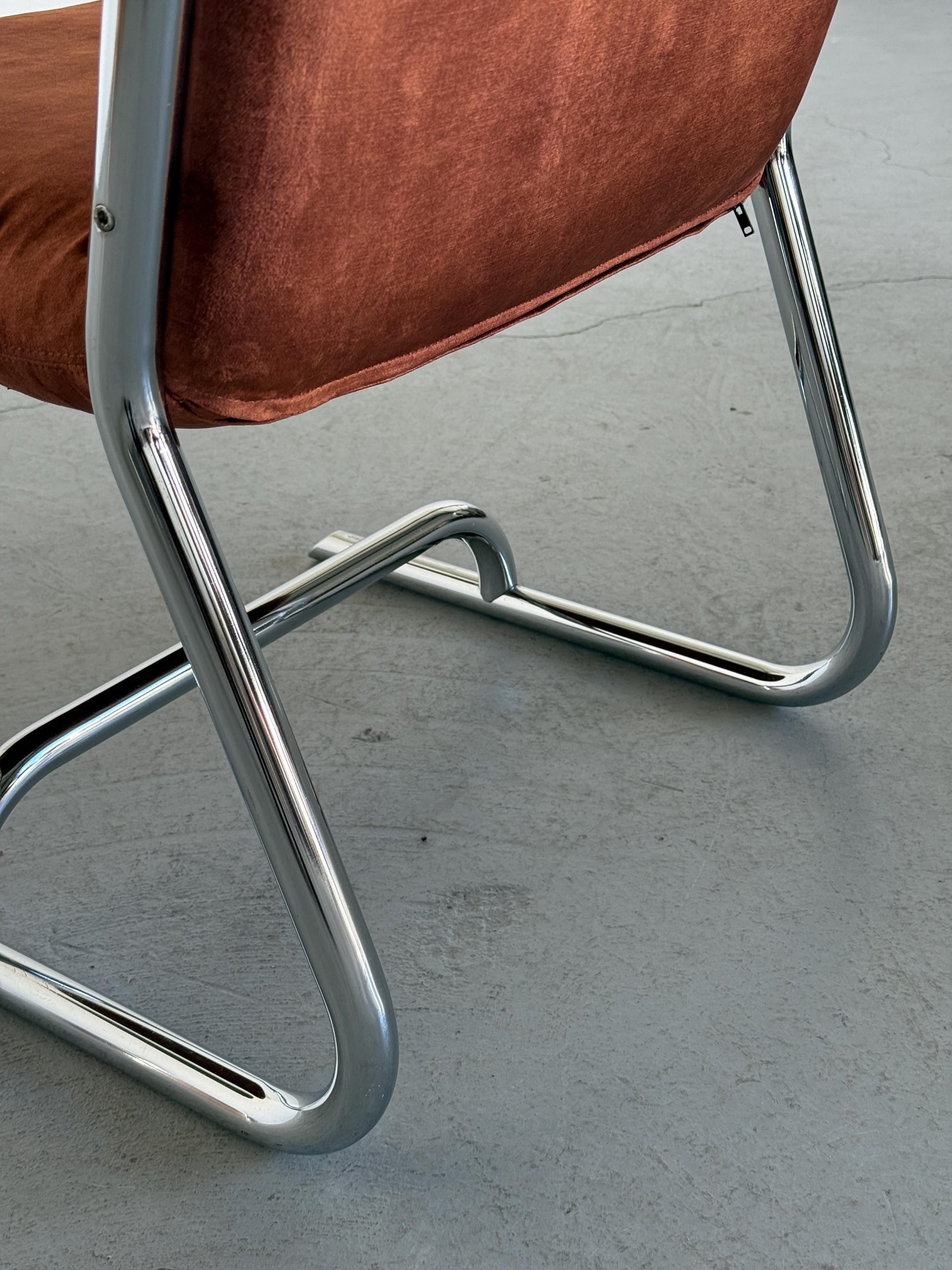 ‘Clematis’ Cantilever Chair by Dado Industrial Design