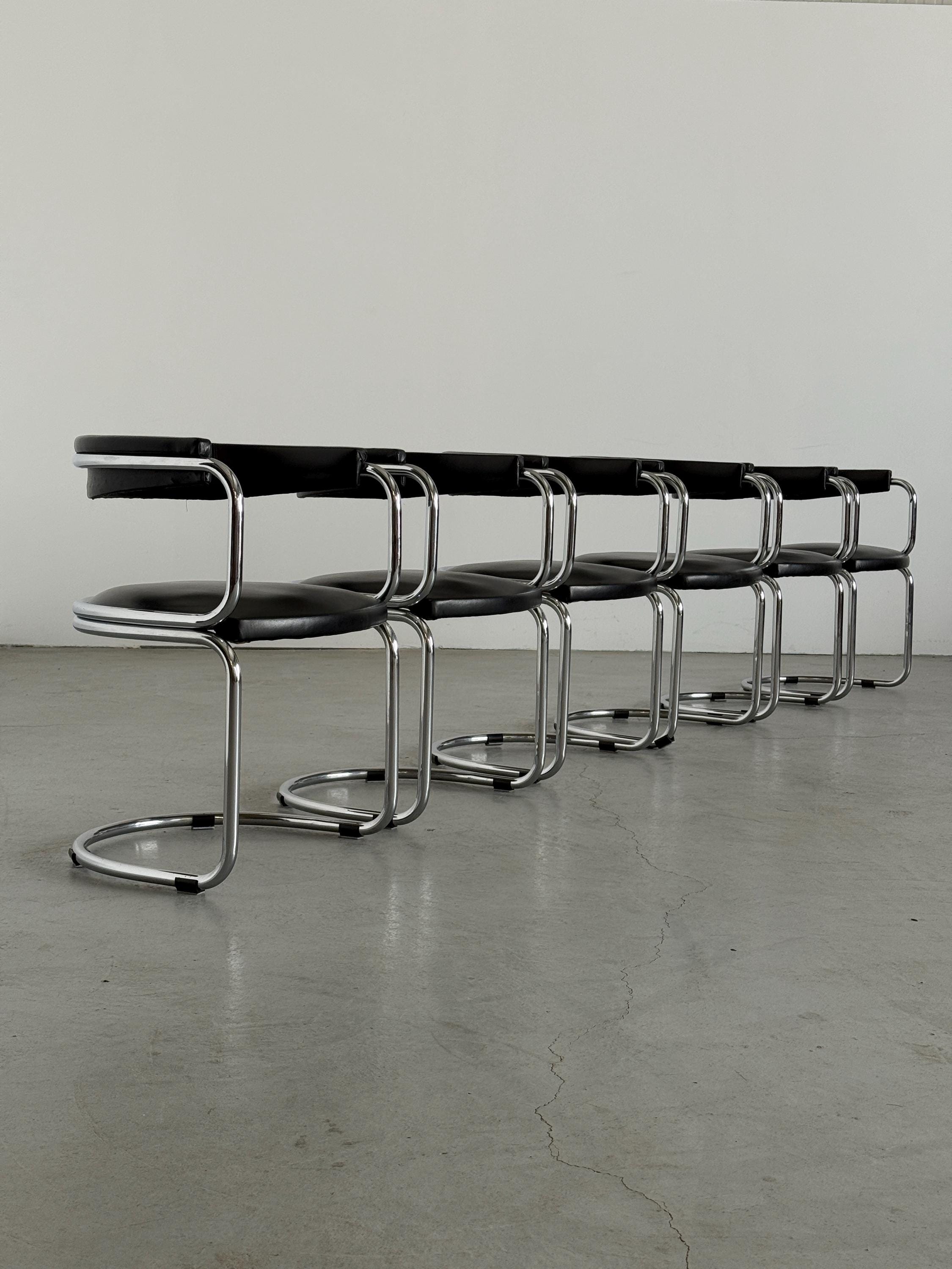 Cantilever Armchairs in the Style of Giotto Stoppino