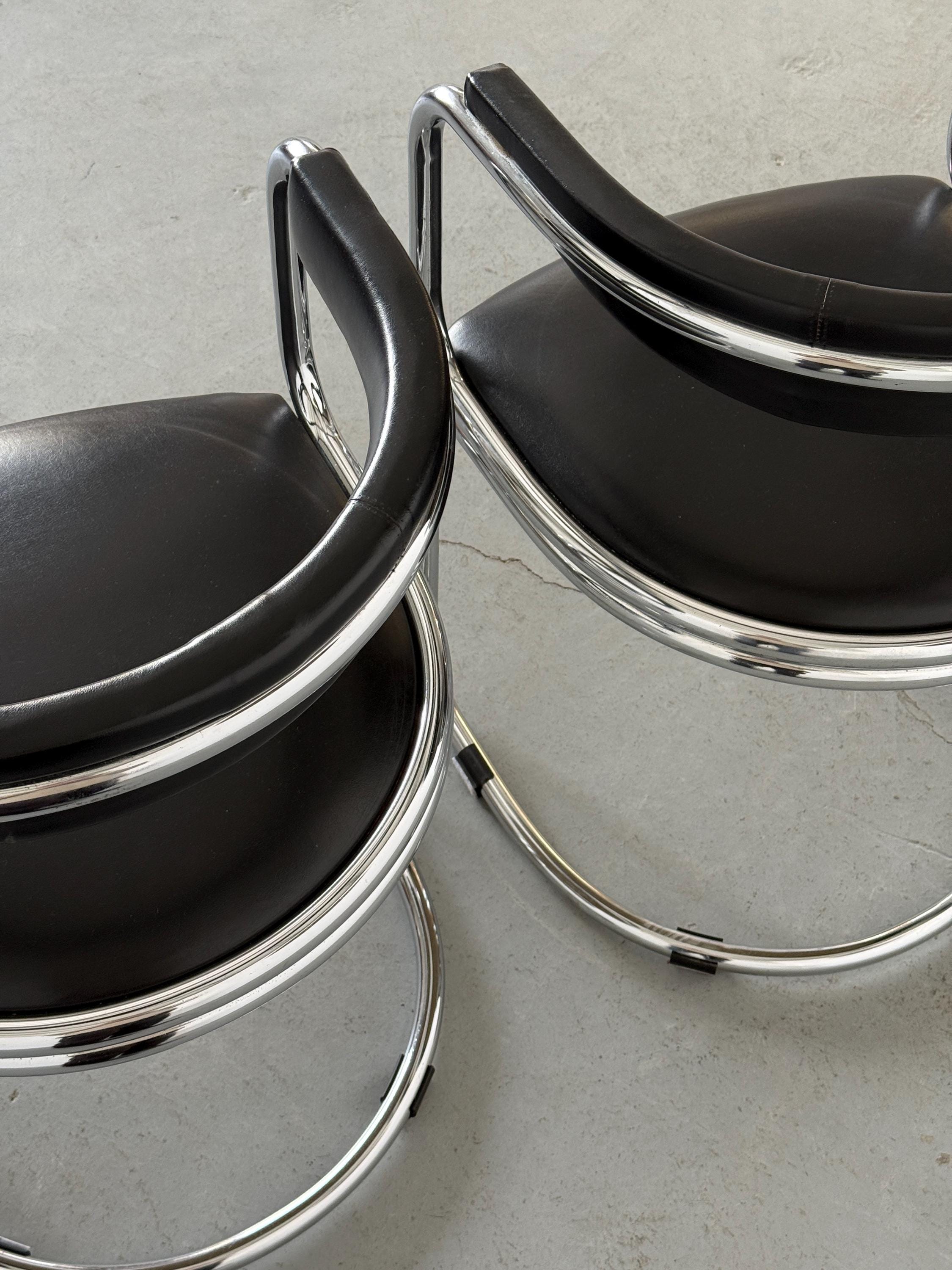Cantilever Armchairs in the Style of Giotto Stoppino