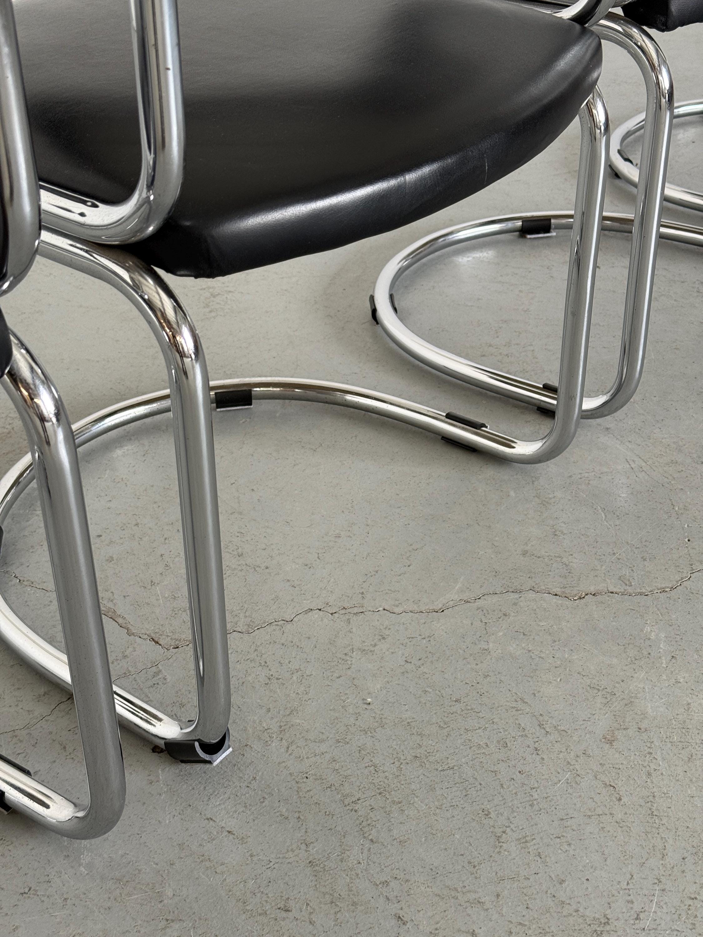 Cantilever Armchairs in the Style of Giotto Stoppino
