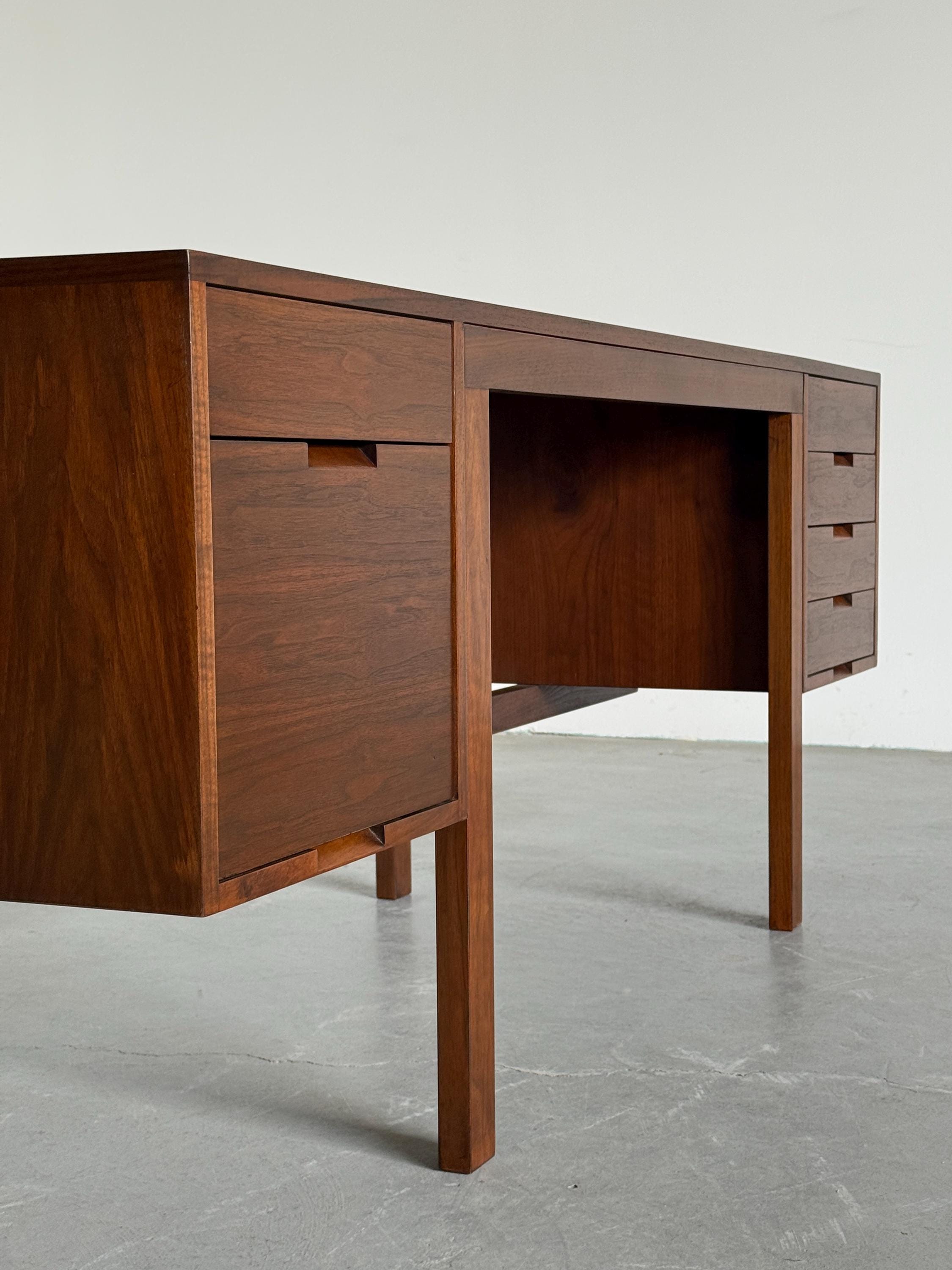 ‘Canaan’ Desk by Marcel Breuer for Gavina