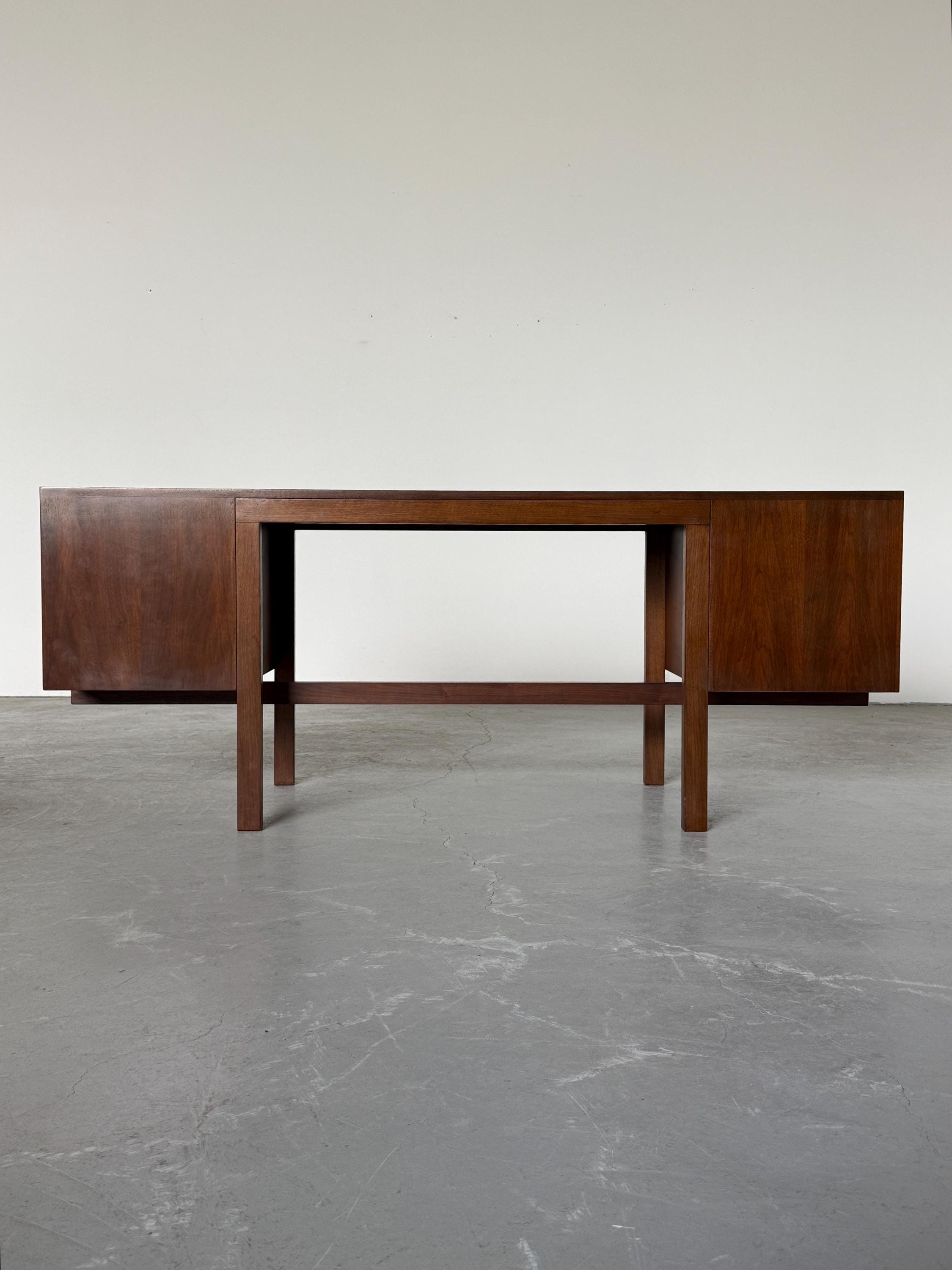 ‘Canaan’ Desk by Marcel Breuer for Gavina