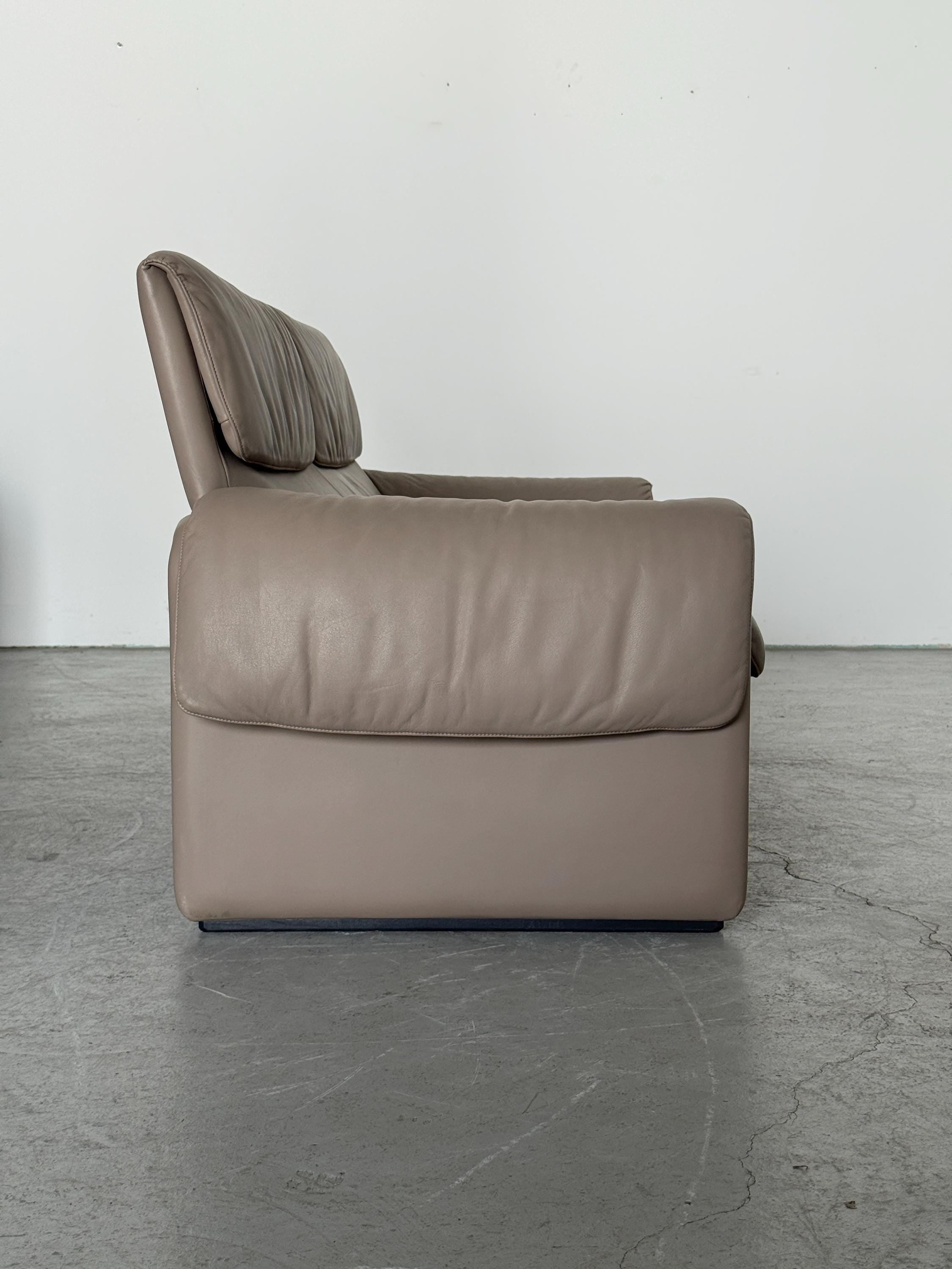 De Sede DS-2011 Two-Seater Sofa in Taupe Leather