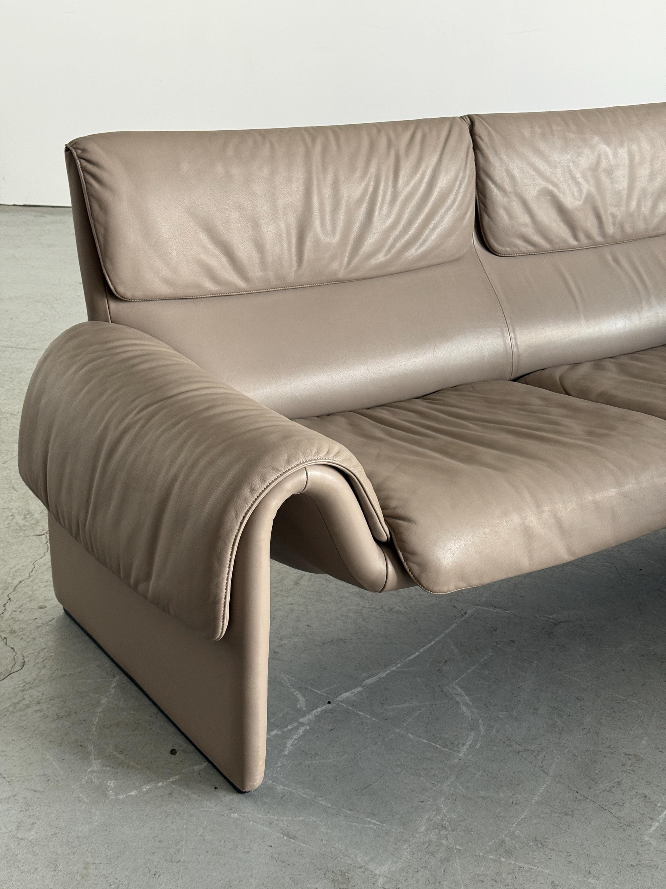 De Sede DS-2011 Two-Seater Sofa in Taupe Leather