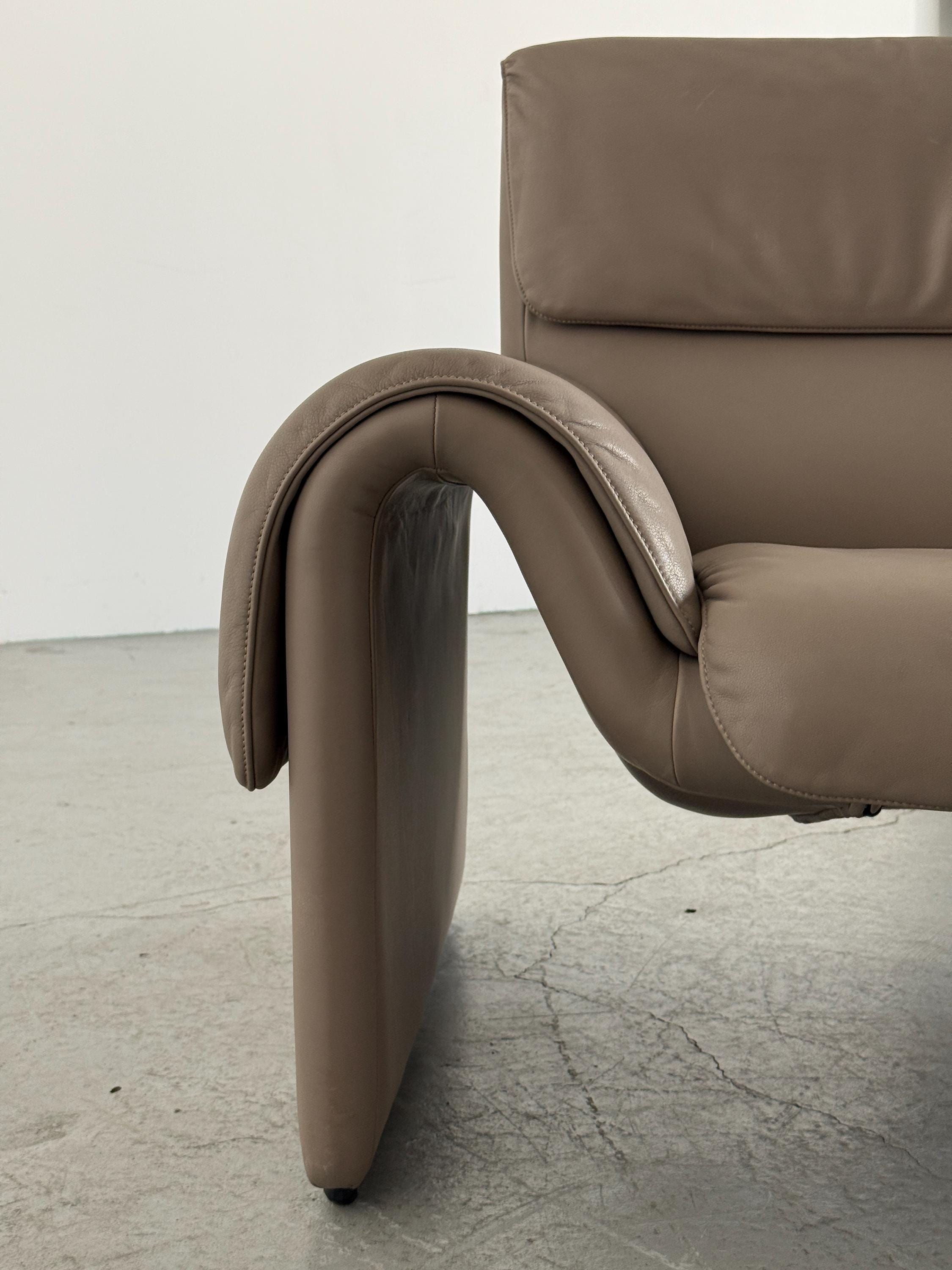 De Sede DS-2011 Two-Seater Sofa in Taupe Leather
