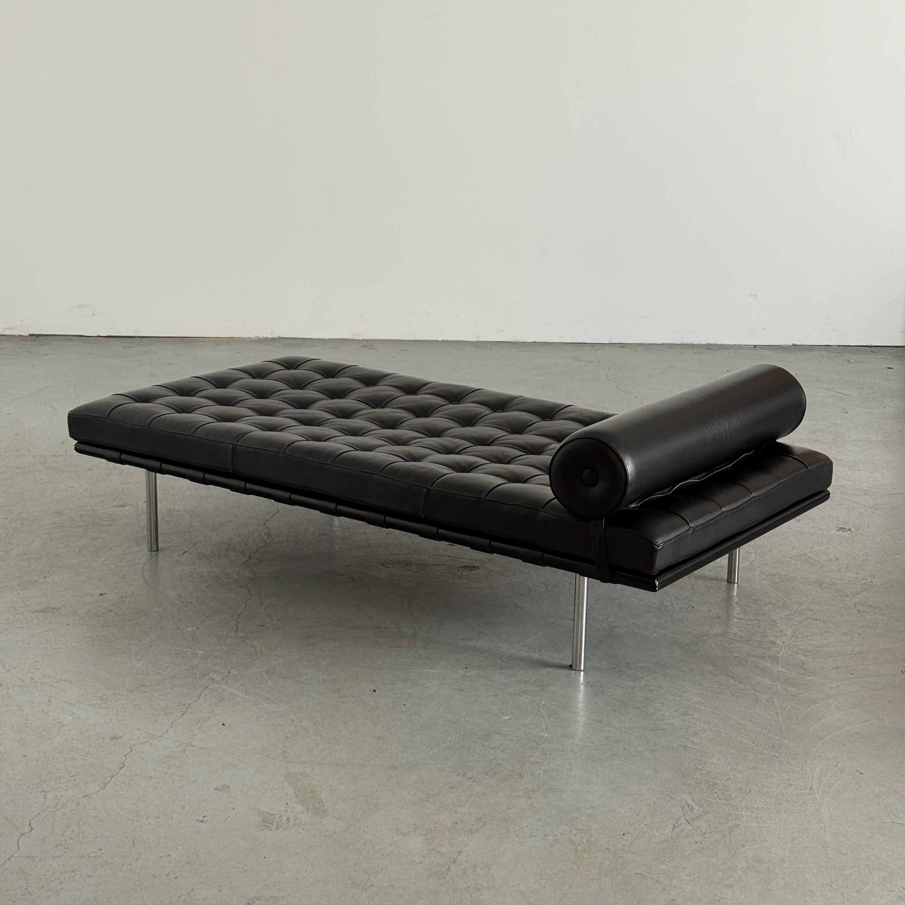 Barcelona Daybed by Ludwig Mies van der Rohe, Alivar Production