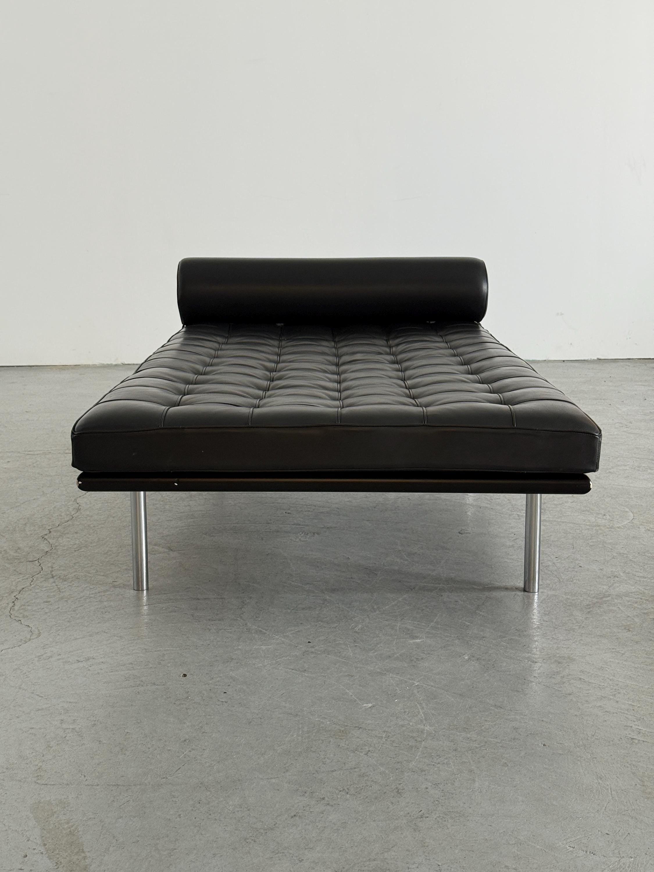 Barcelona Daybed by Ludwig Mies van der Rohe, Alivar Production