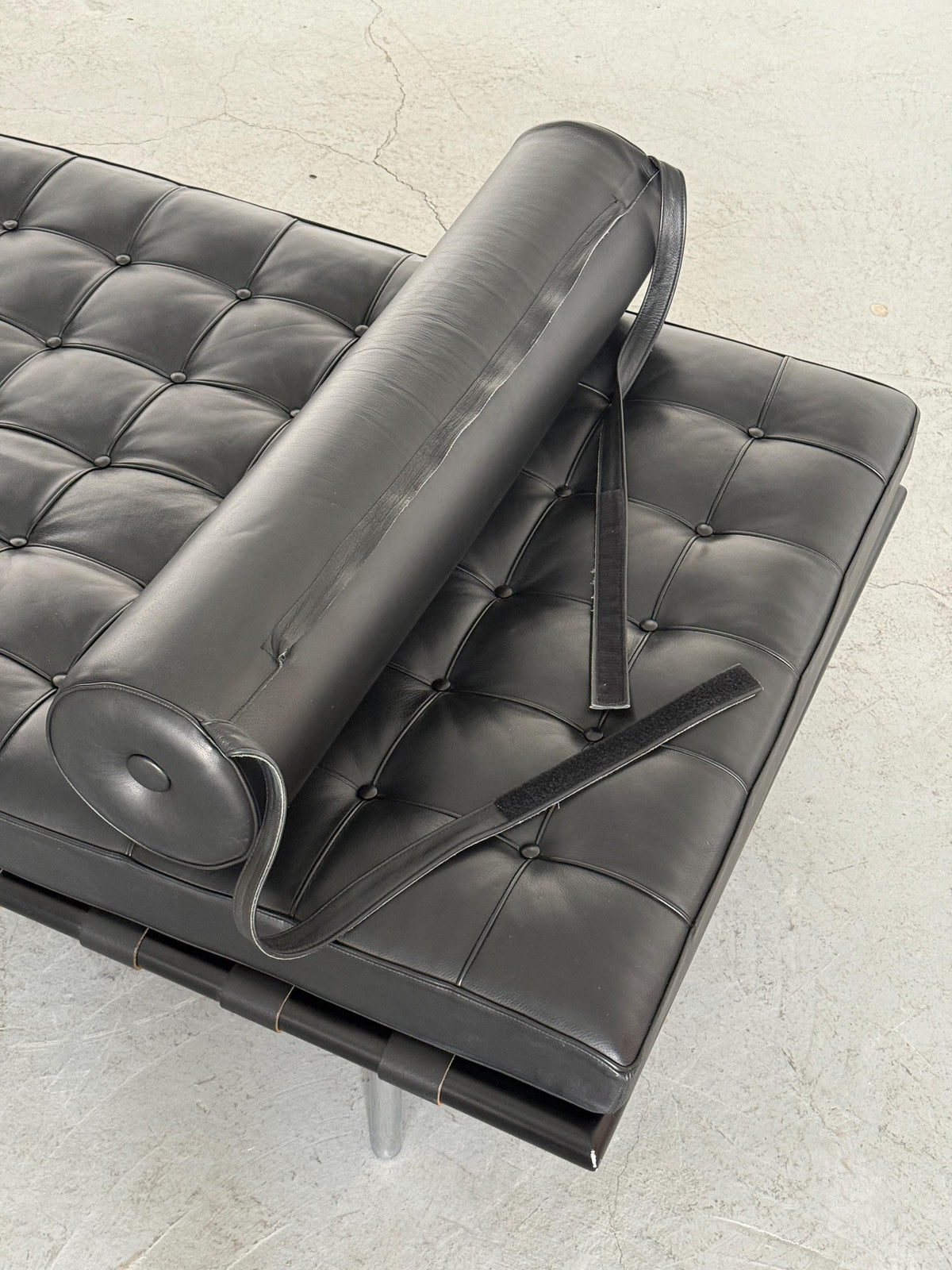 Barcelona Daybed by Ludwig Mies van der Rohe, Alivar Production