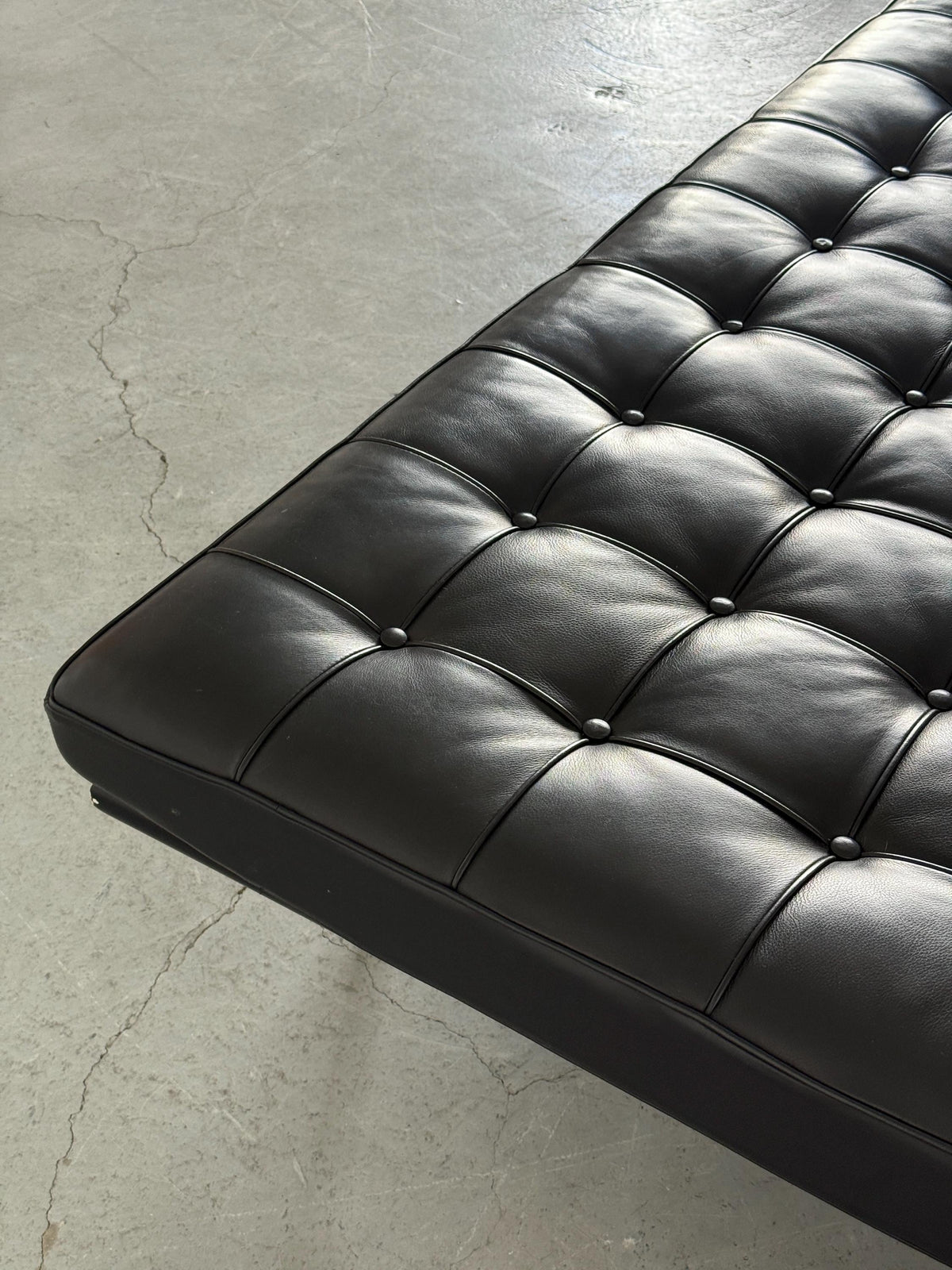 Barcelona Daybed by Ludwig Mies van der Rohe, Alivar Production