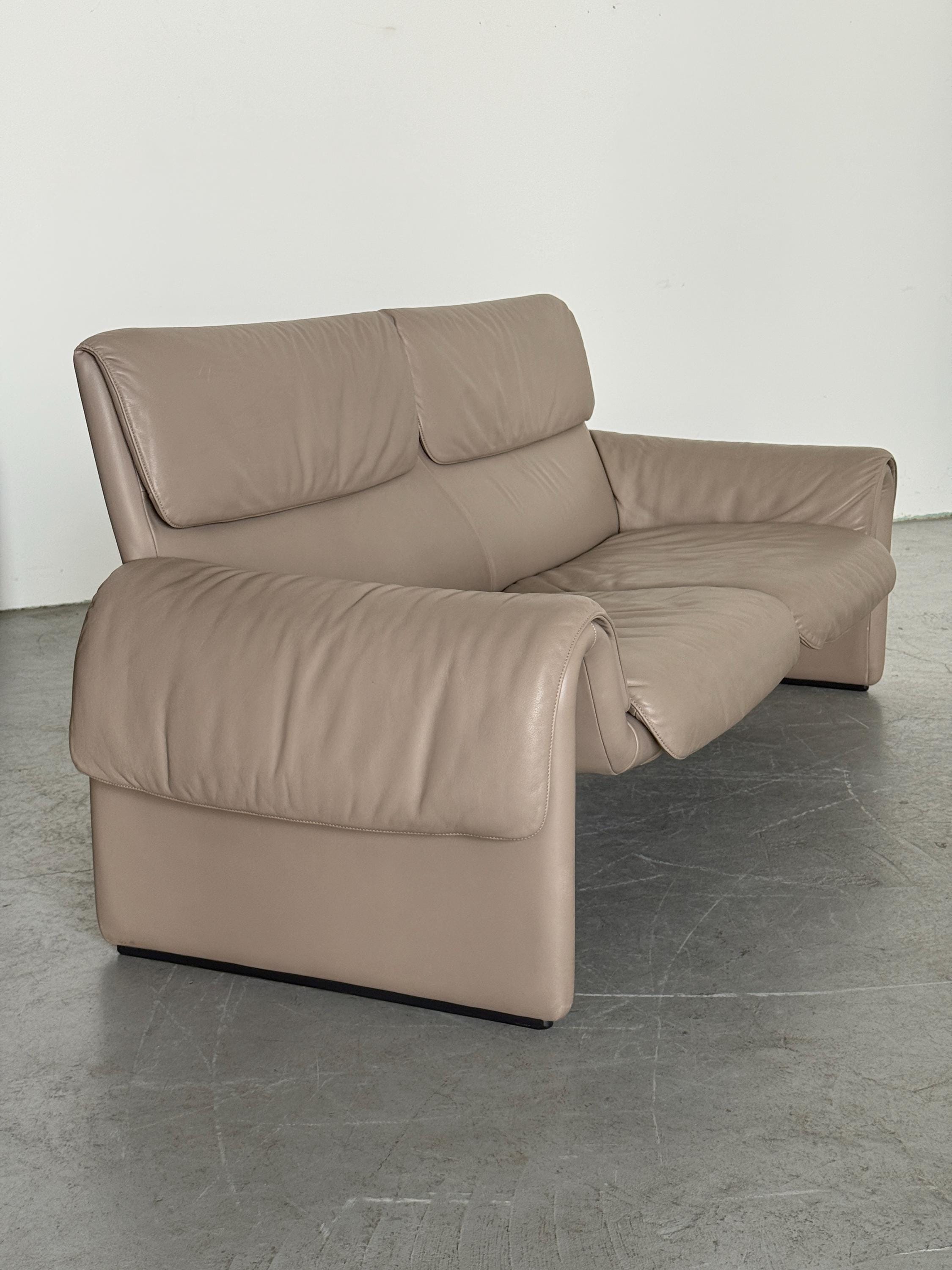 De Sede DS-2011 Two-Seater Sofa in Taupe Leather