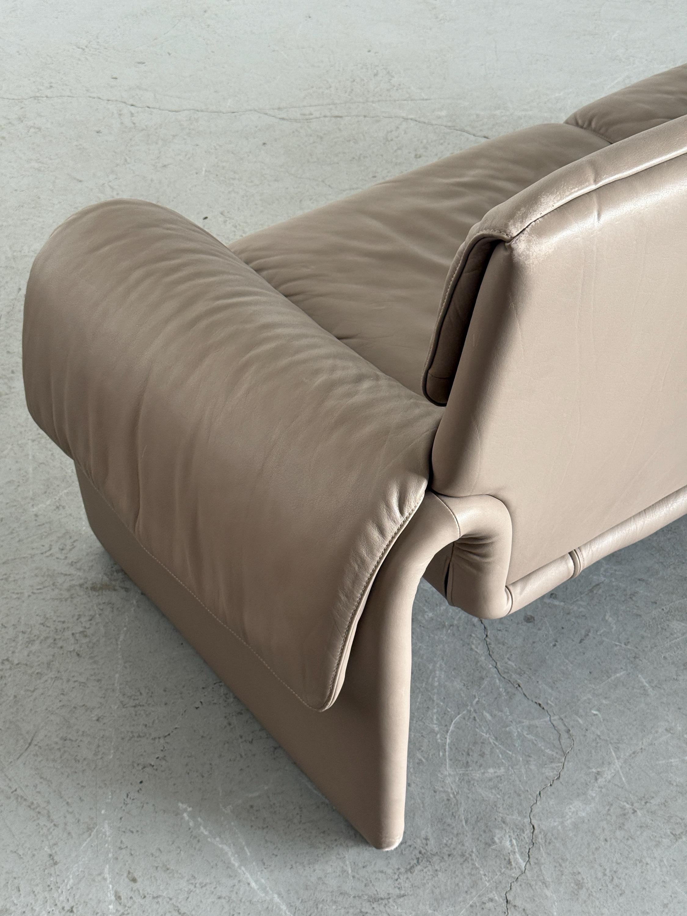 De Sede DS-2011 Two-Seater Sofa in Taupe Leather