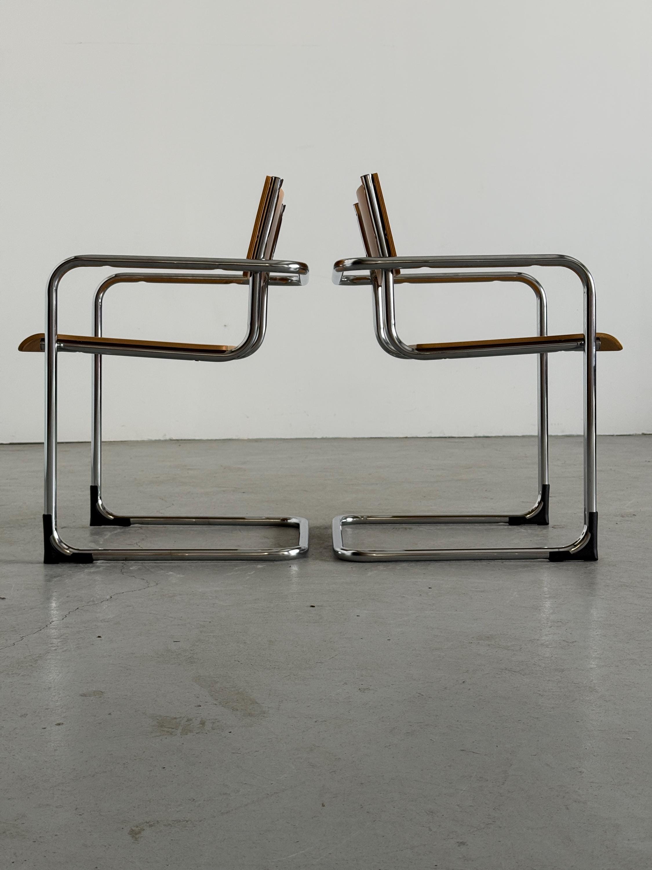 Italian Modernist Cantilever Armchairs by Plurima