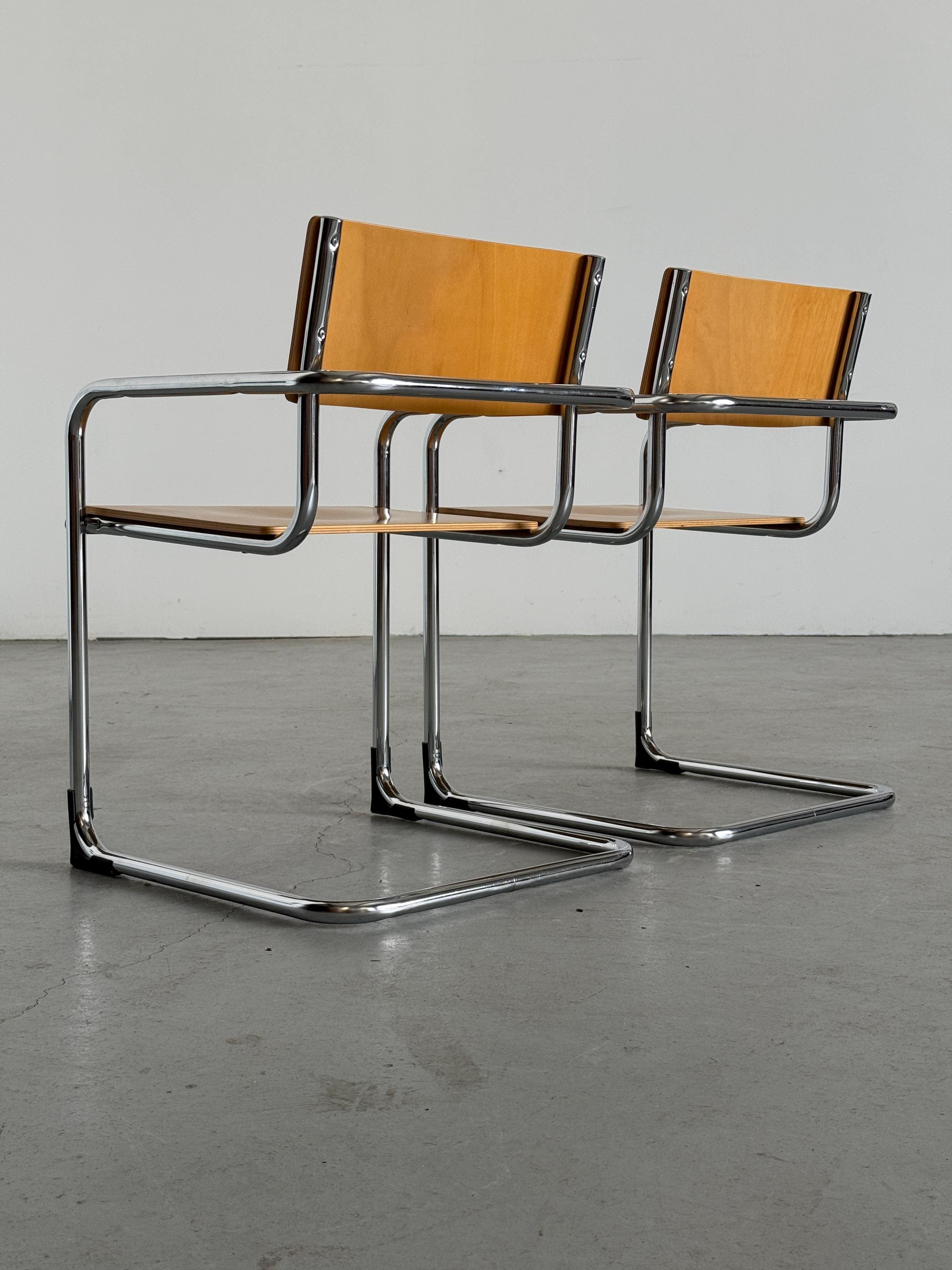 Italian Modernist Cantilever Armchairs by Plurima