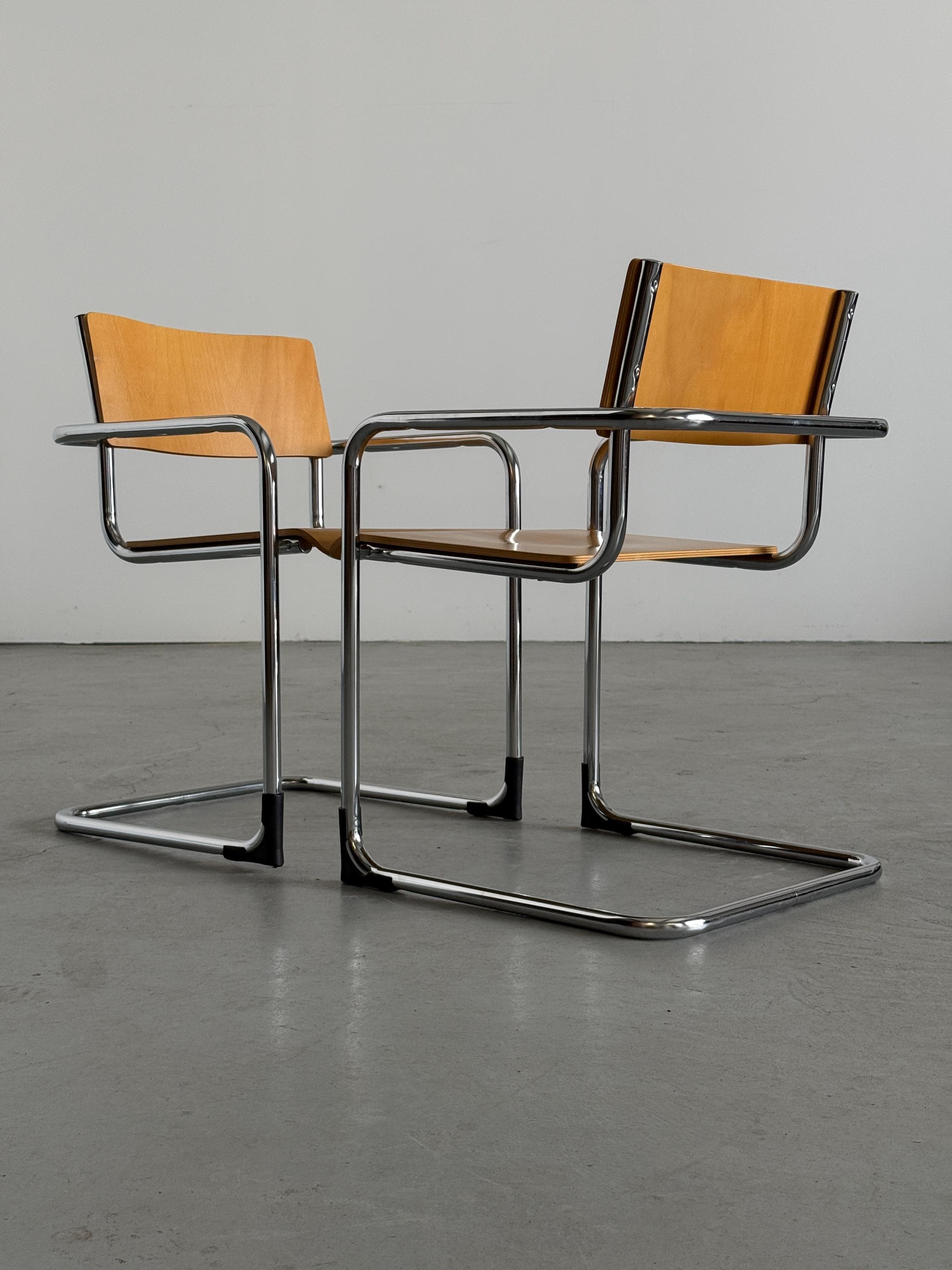 Italian Modernist Cantilever Armchairs by Plurima