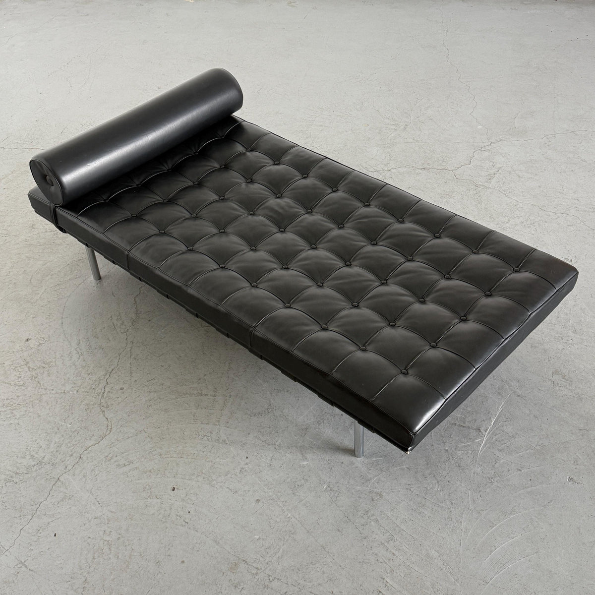 Barcelona Daybed by Ludwig Mies van der Rohe, Alivar Production