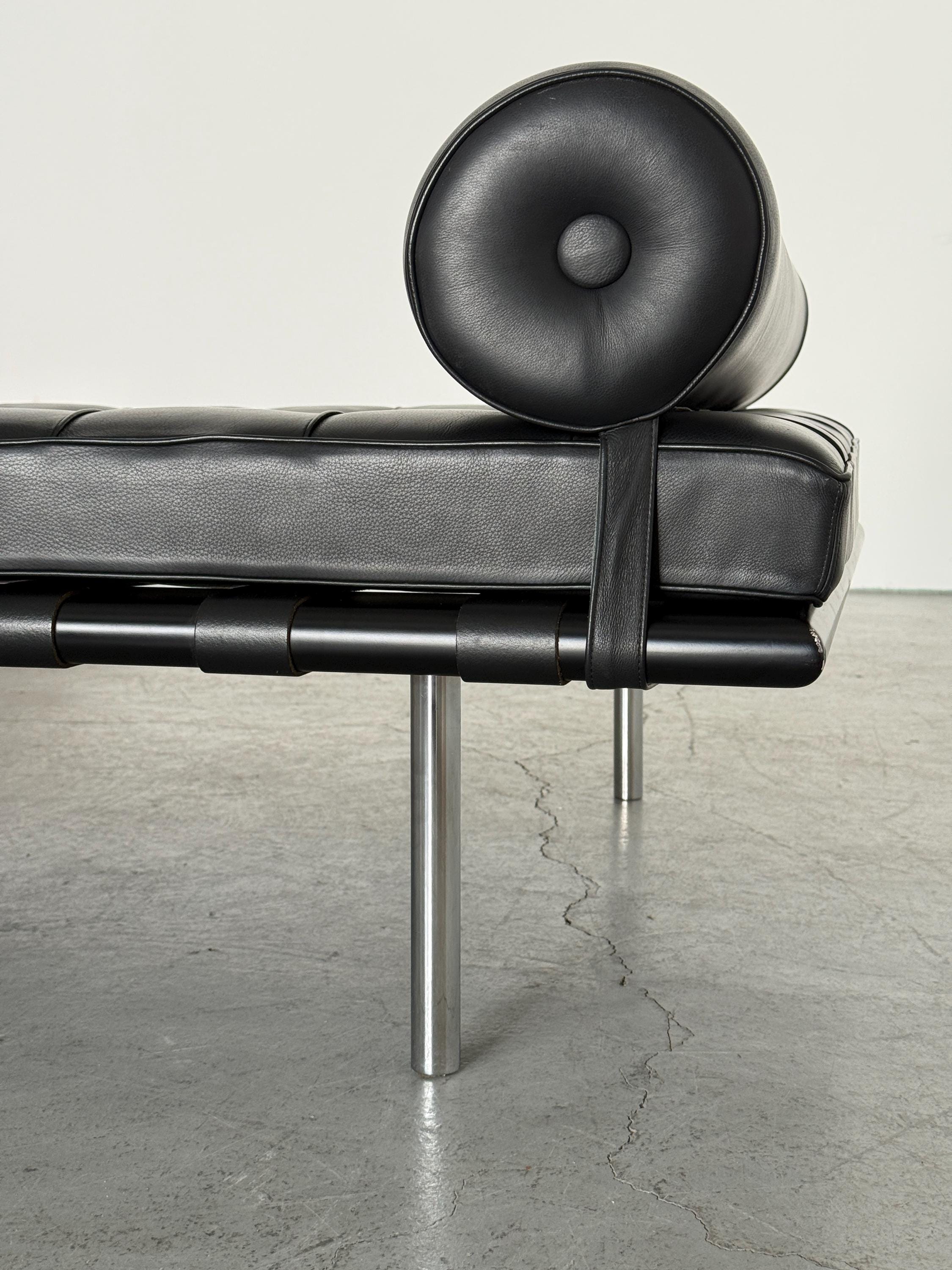 Barcelona Daybed by Ludwig Mies van der Rohe, Alivar Production