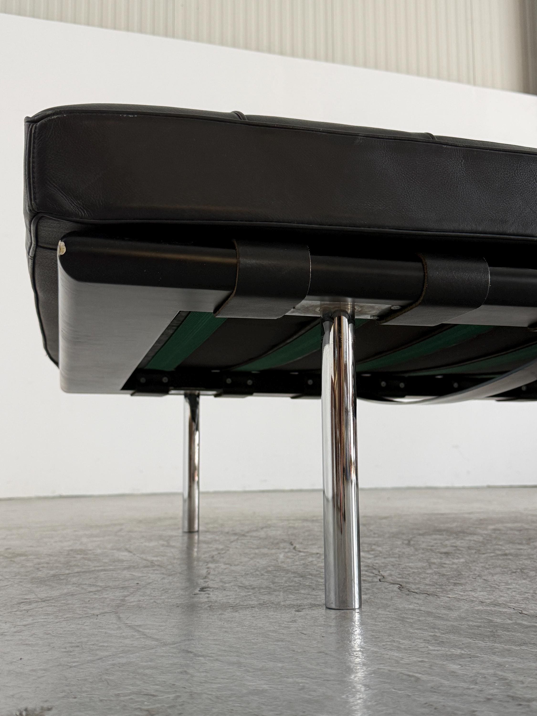 Barcelona Daybed by Ludwig Mies van der Rohe, Alivar Production