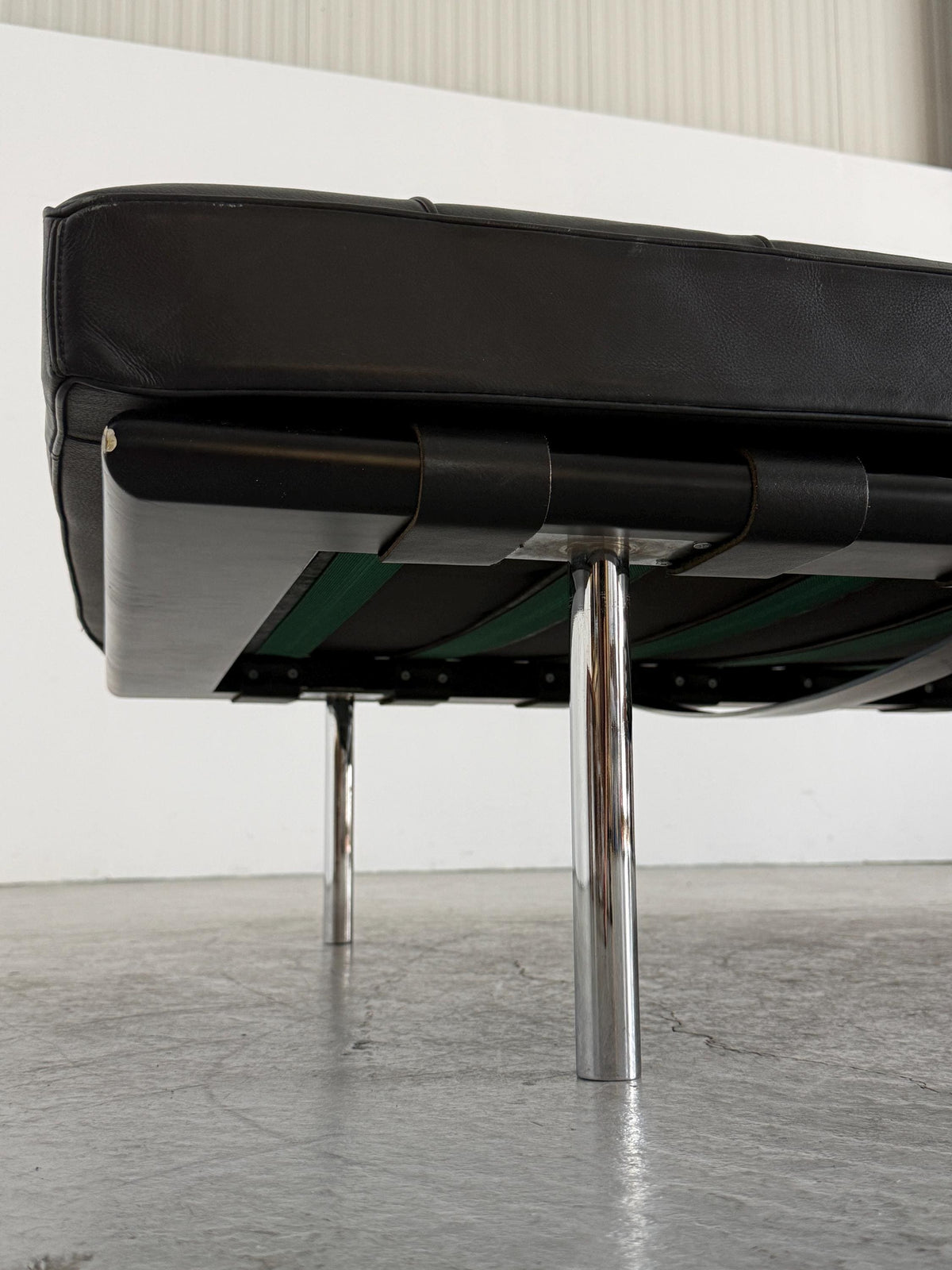 Barcelona Daybed by Ludwig Mies van der Rohe, Alivar Production