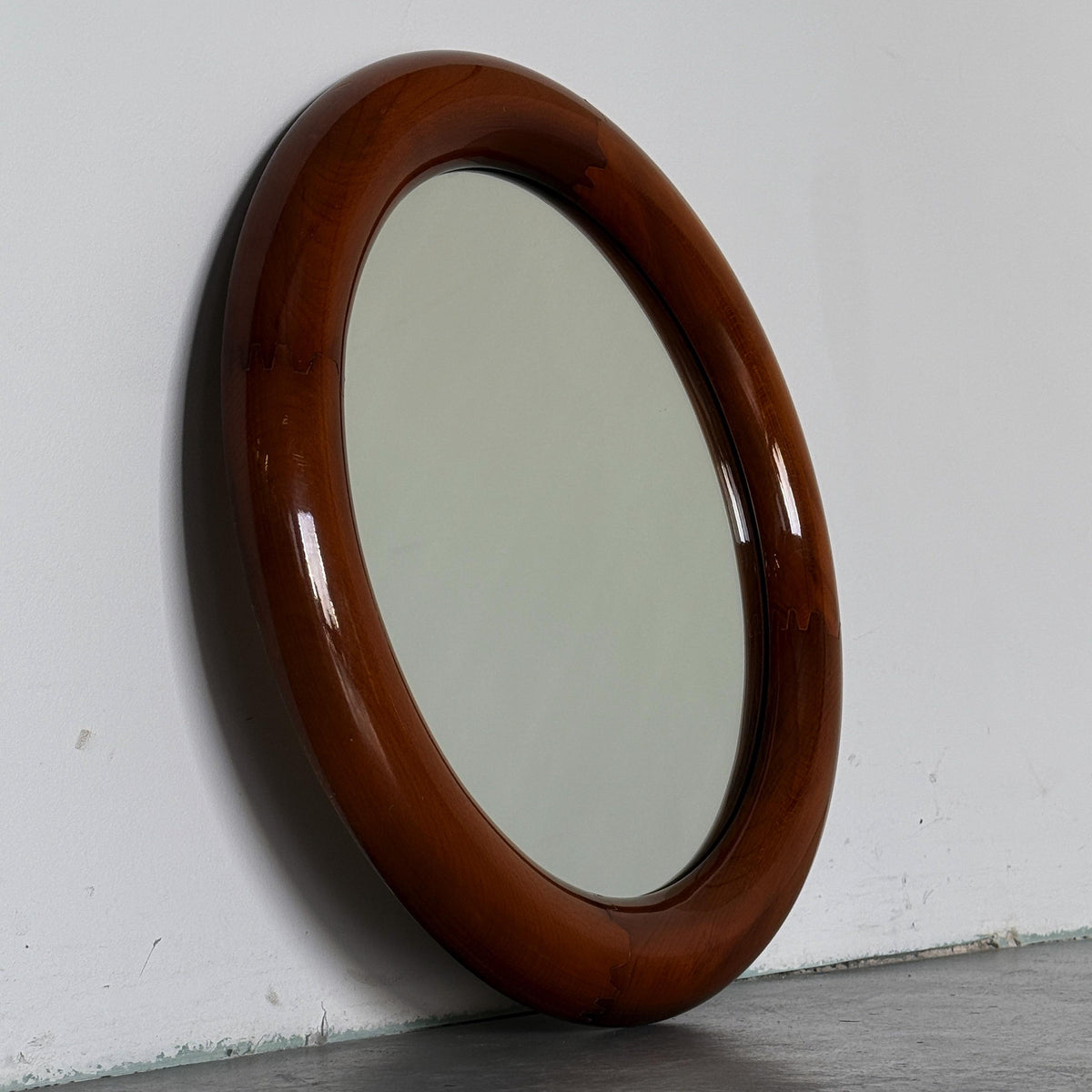 Round Mirror with Thick Frame in Amber Wood