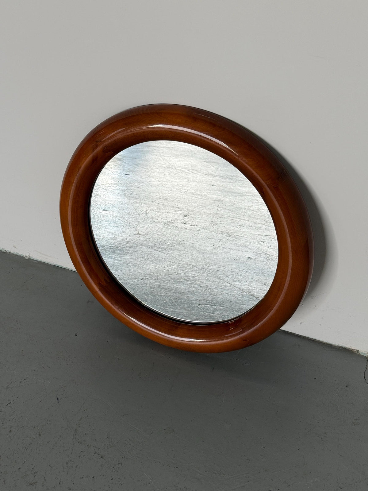 Round Mirror with Thick Frame in Amber Wood