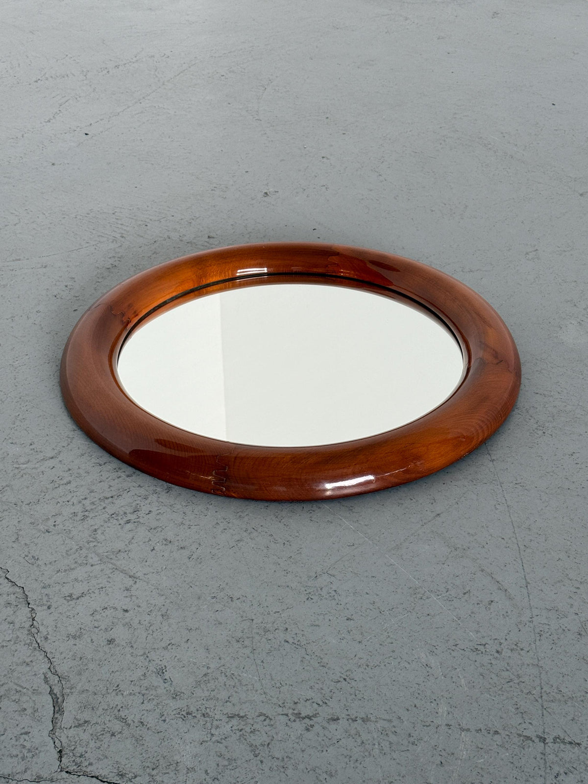 Round Mirror with Thick Frame in Amber Wood