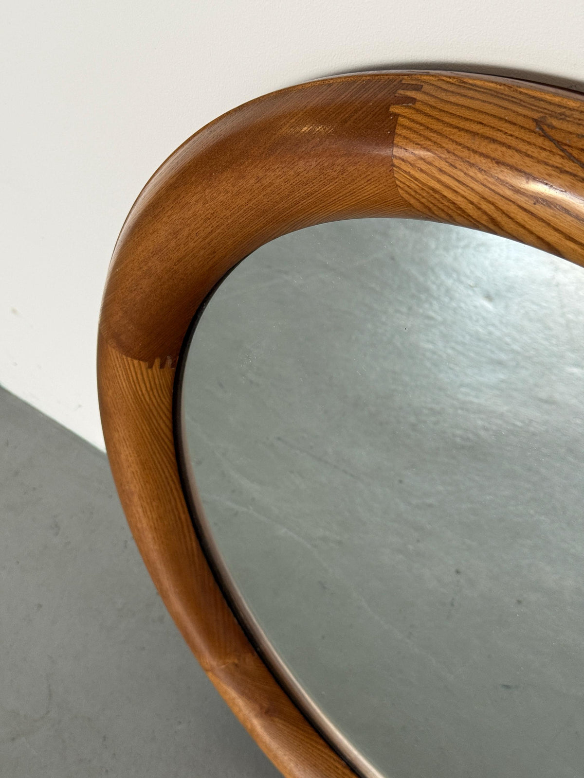 Round Mirror with Thick Frame in Honey Wood